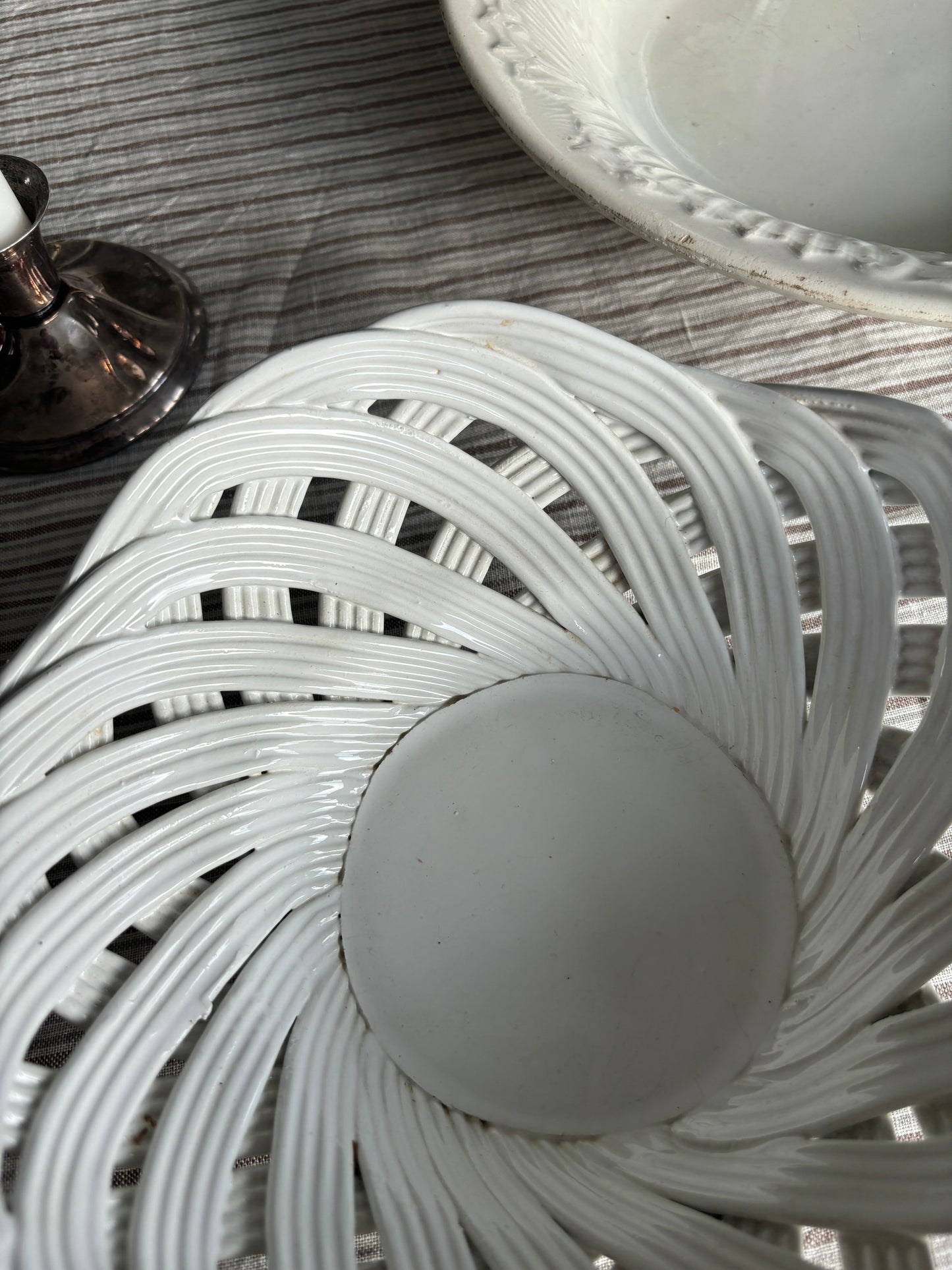 Smuk gammel flettet skål