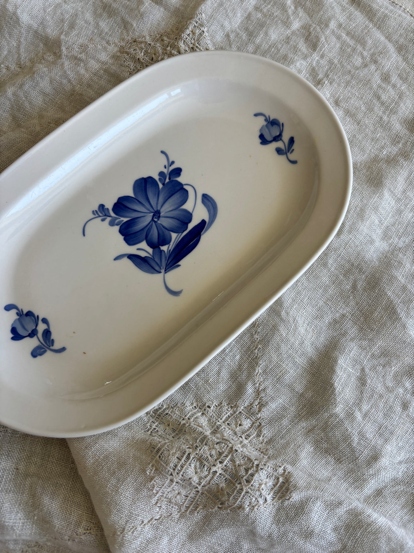 Lille fad med blomst