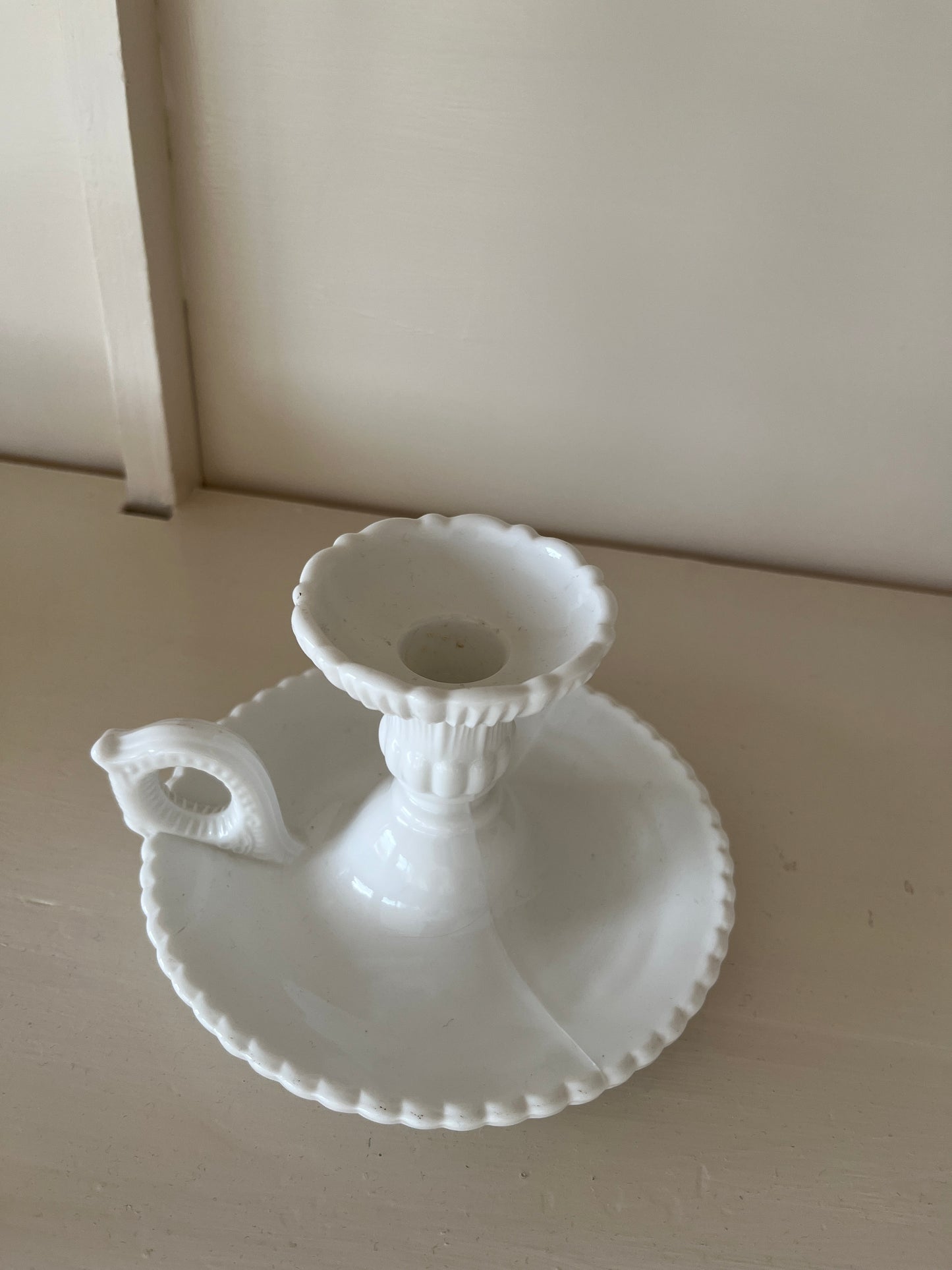 Lysestage med fine detaljer