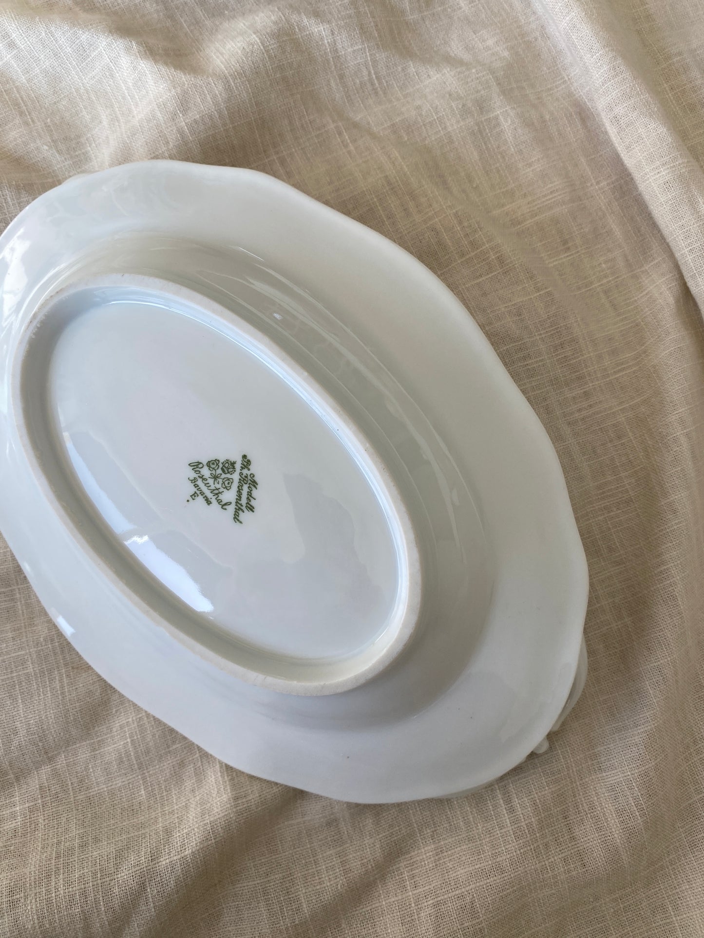 Oval skål med perlekant