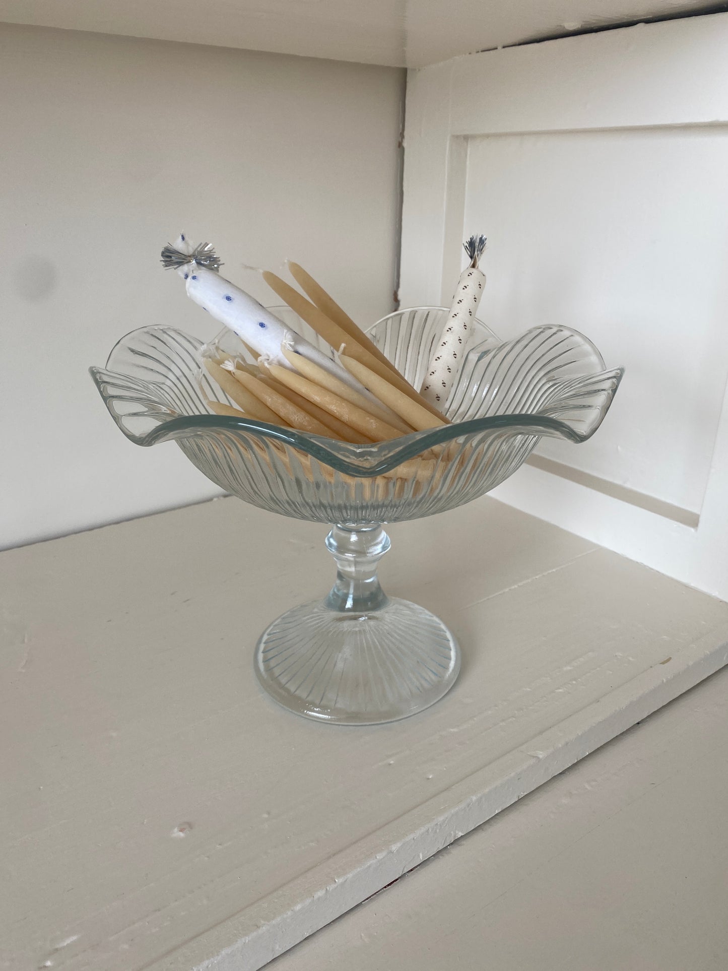 Glasopsats med bølgekant