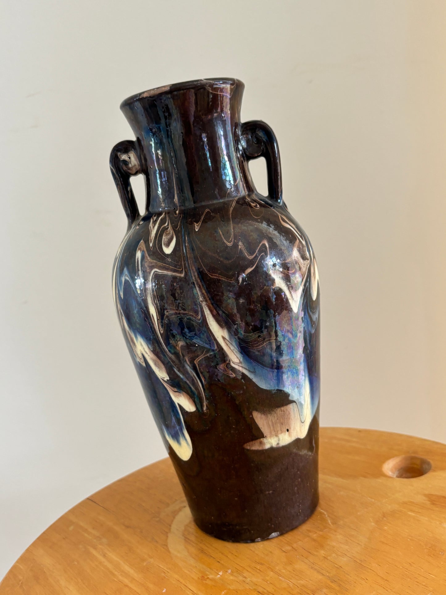 Keramik vase med håndtag