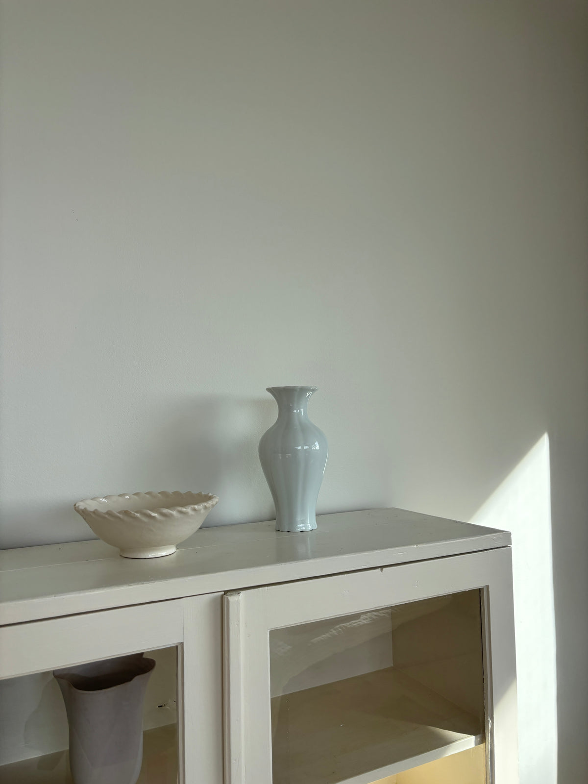 Enkelt hvid vase