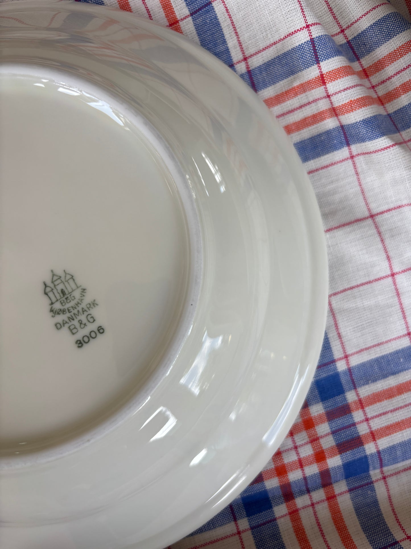 Dybe cremefarvet tallerkner