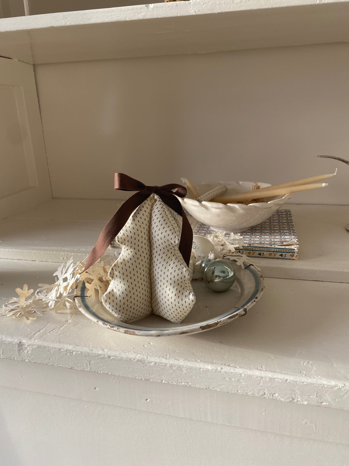 Håndlavet juletræ med sløjfe