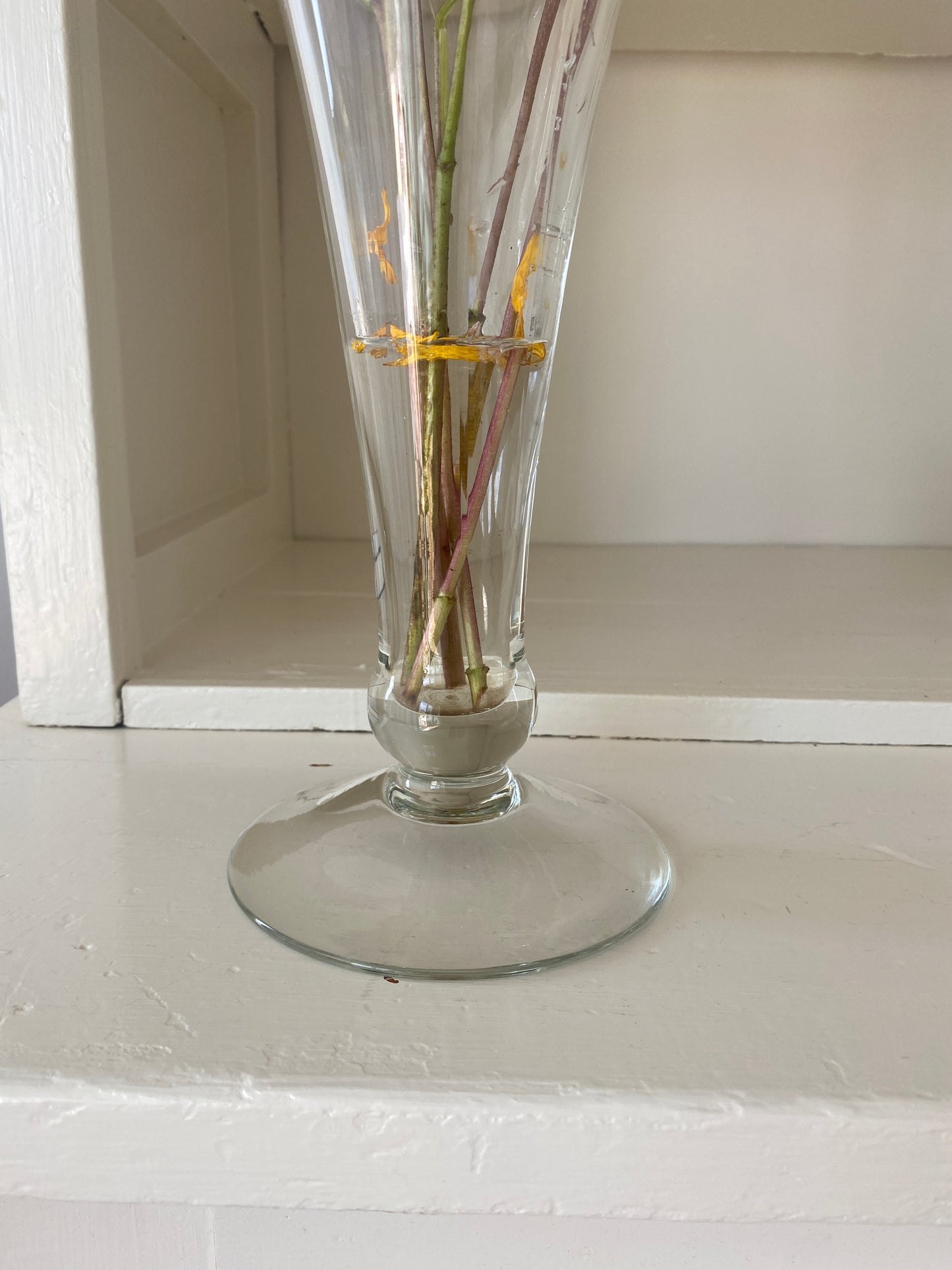 Stor glasvase på fod