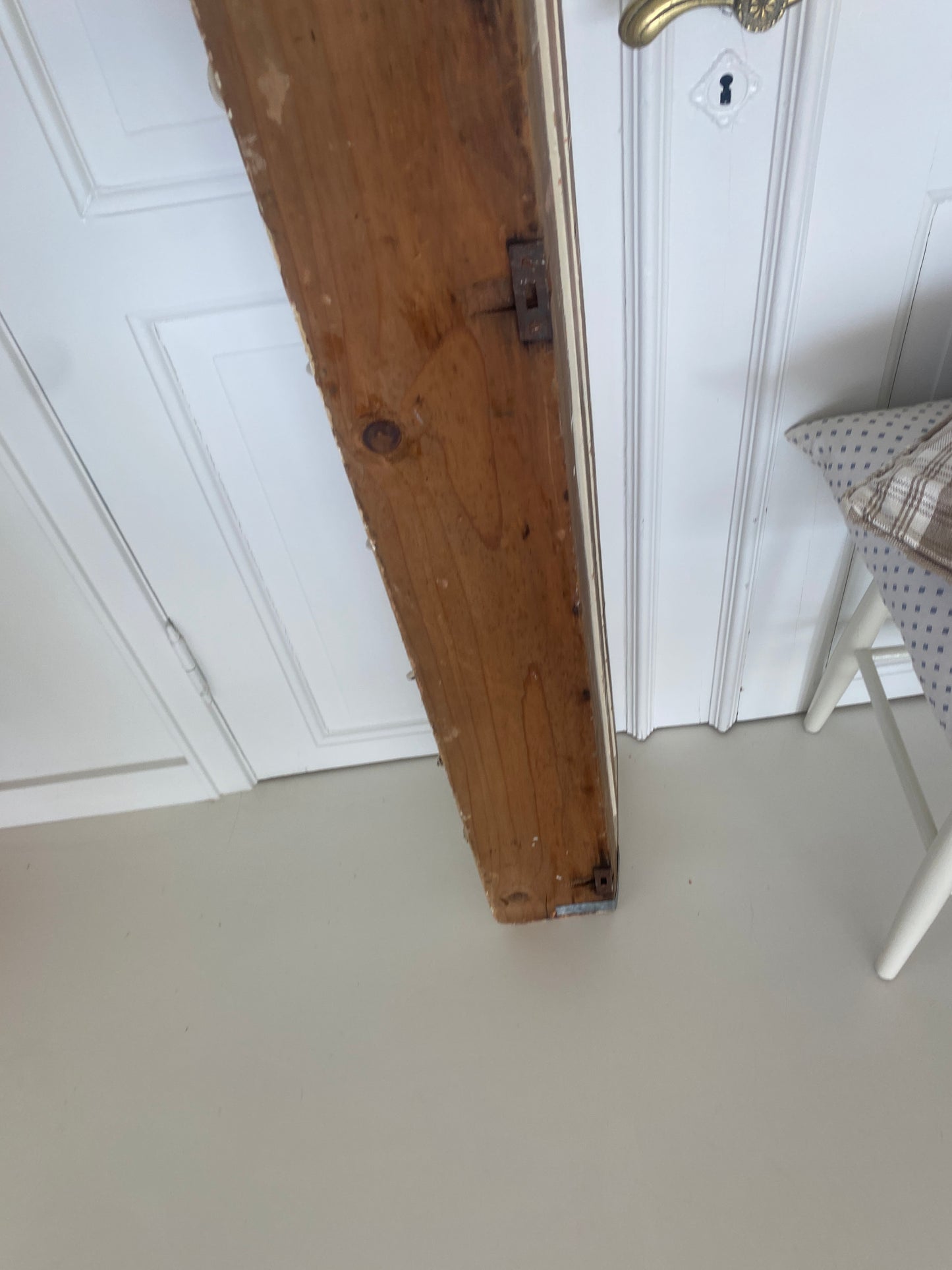 Gammel hattehylde/knagerække