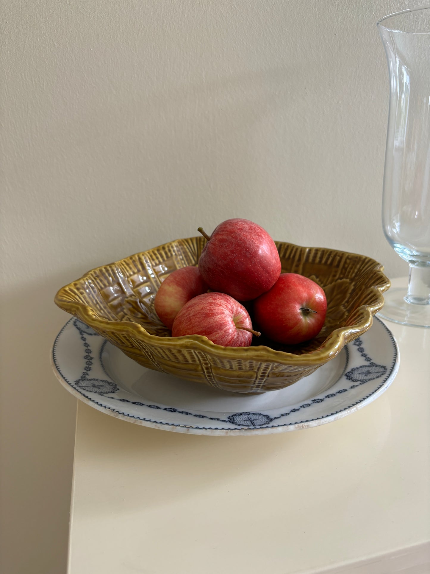 Smuk skål med blade