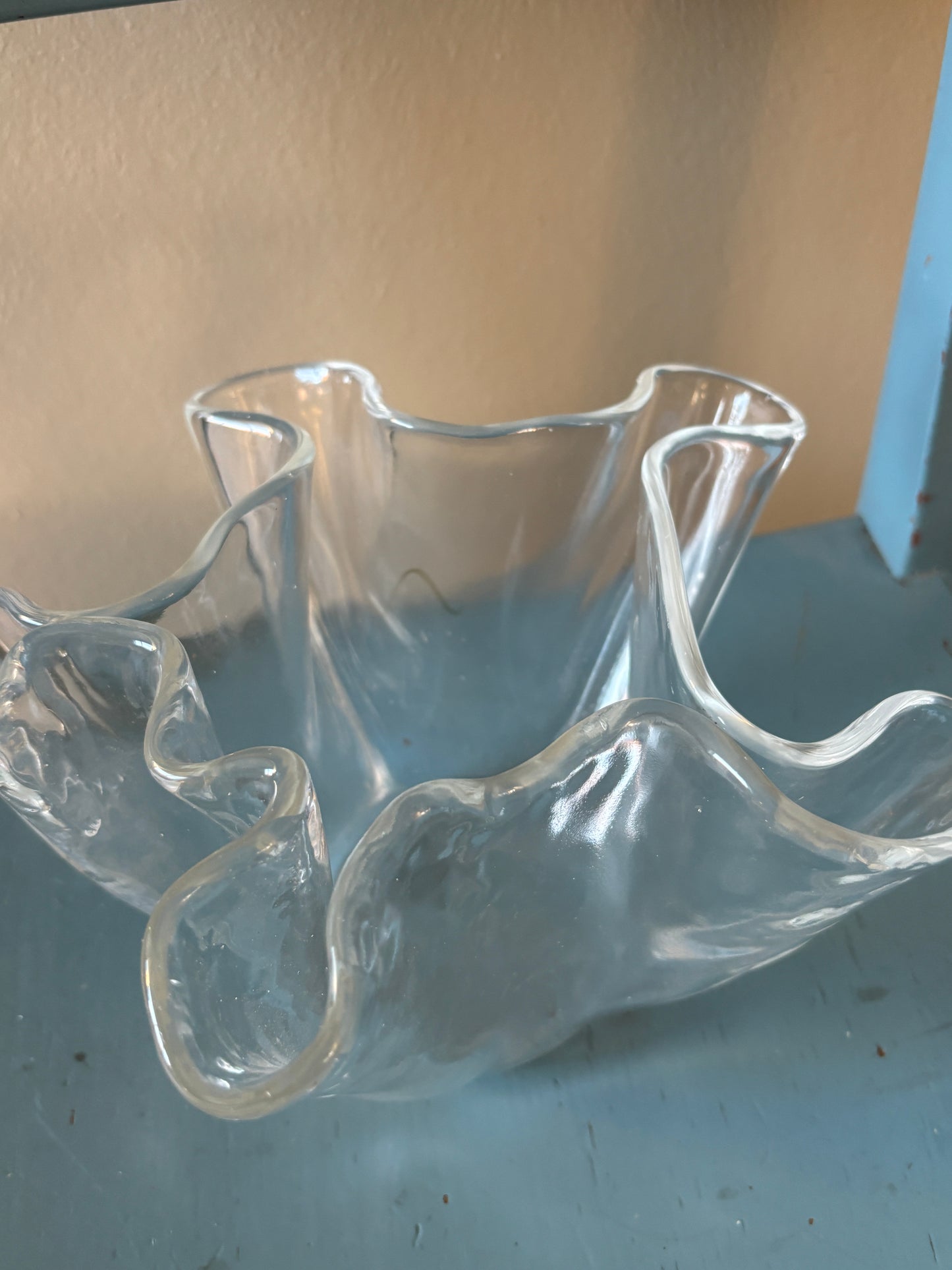 Smuk vase i tyk glas