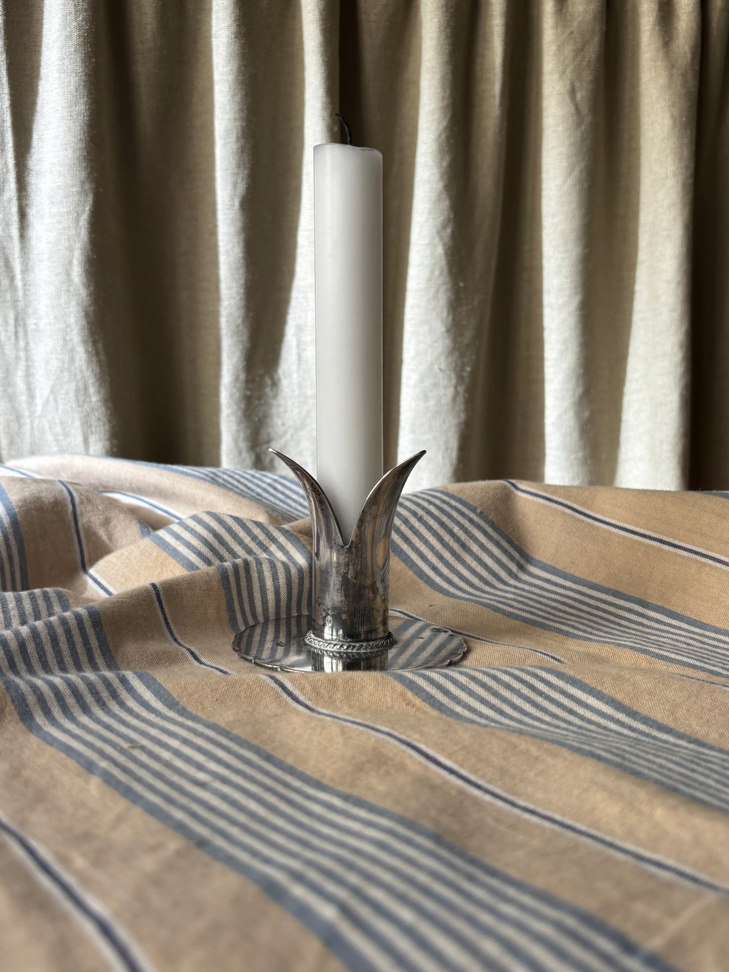 Smuk gammel lilje stage