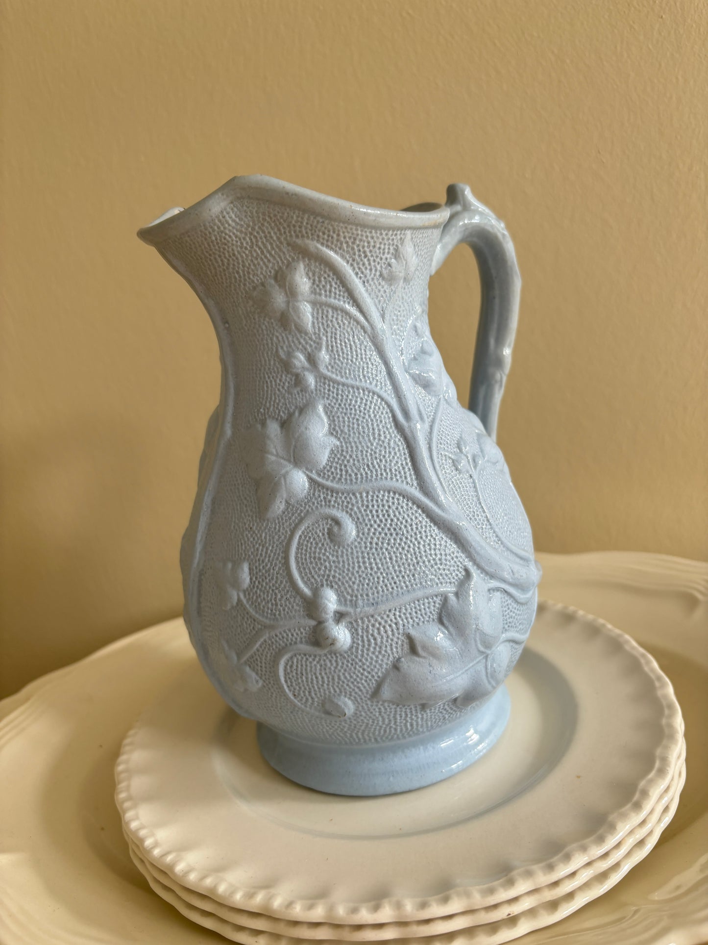 Lyseblå antik kande