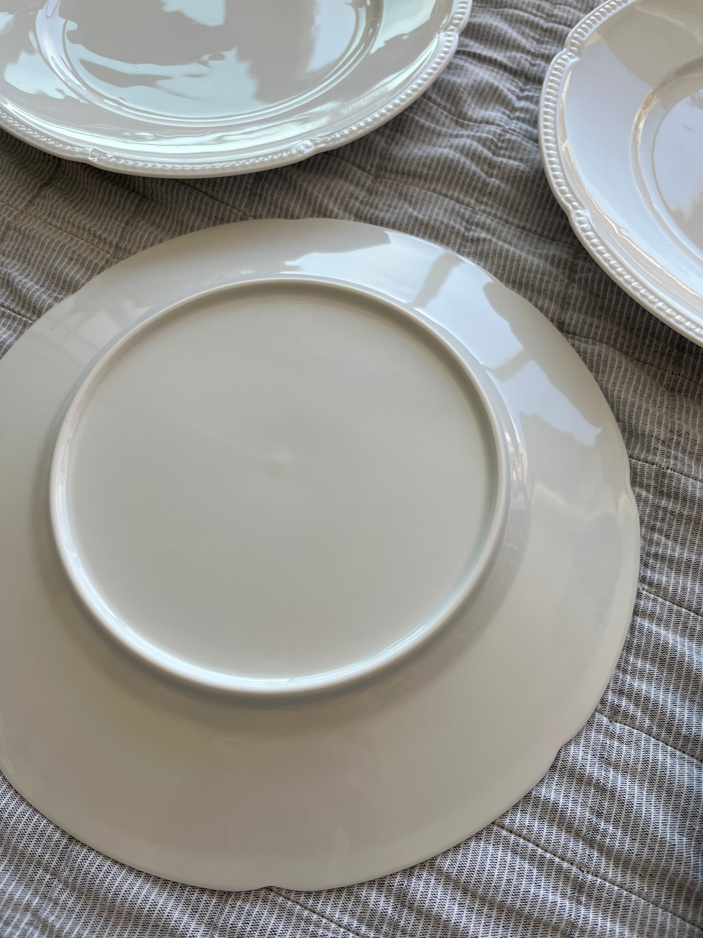 Middagstallerkner med perlekant