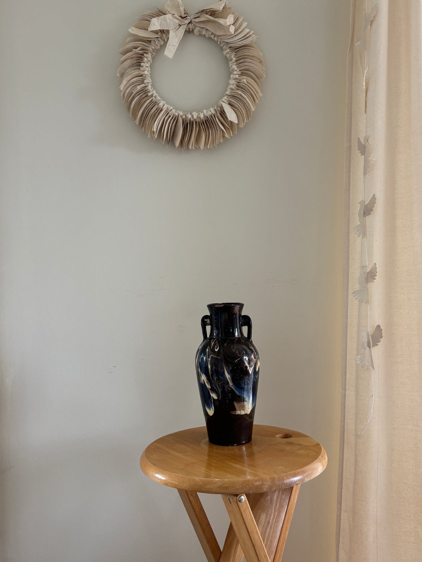 Keramik vase med håndtag