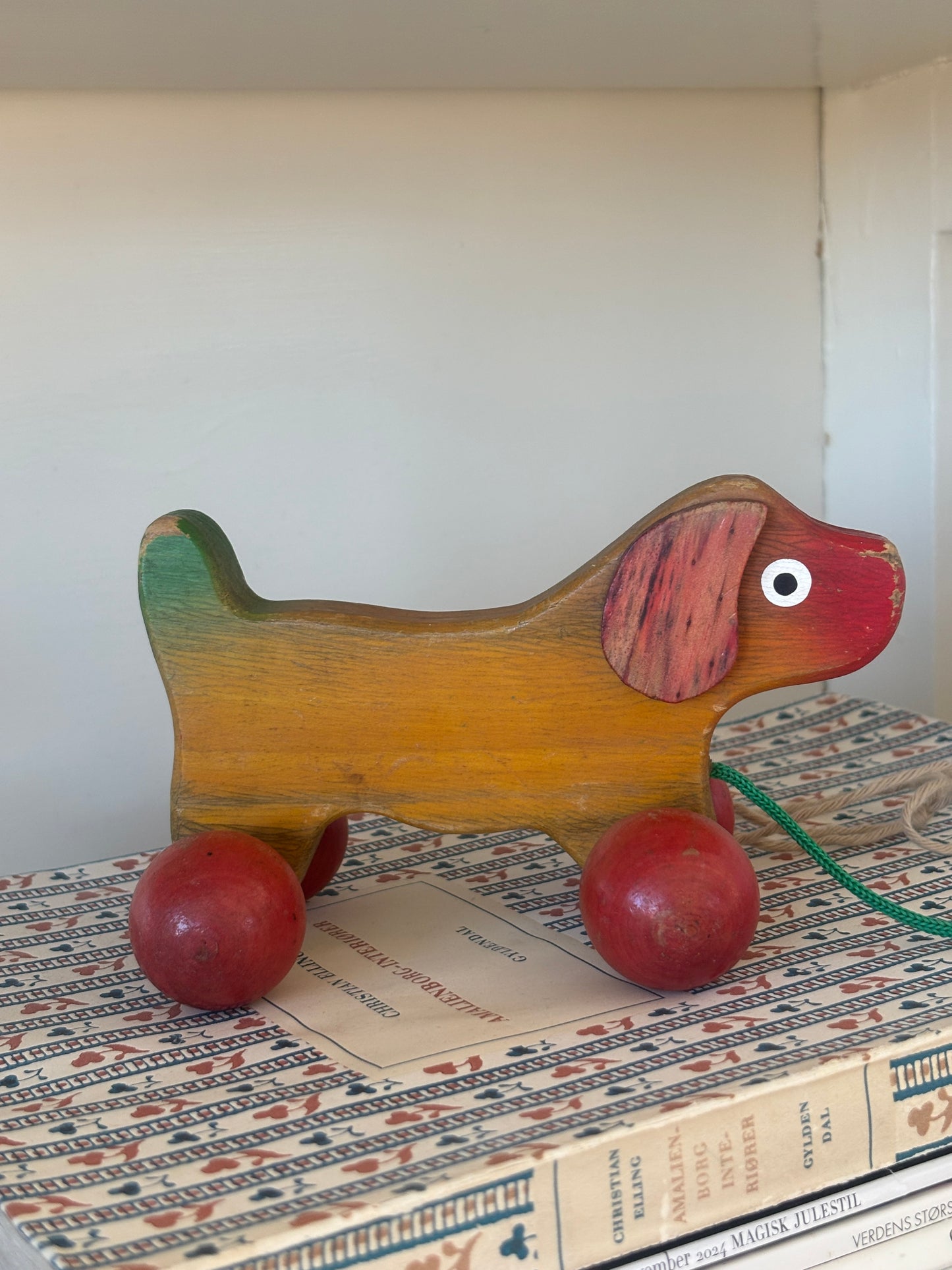 Træ legetøj, hund med snor