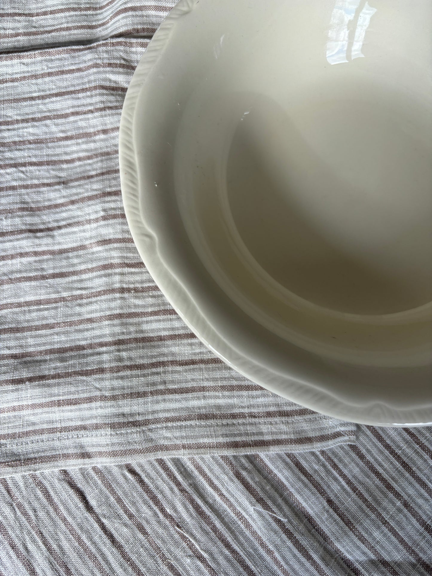 Engelsk cremefarvet skål