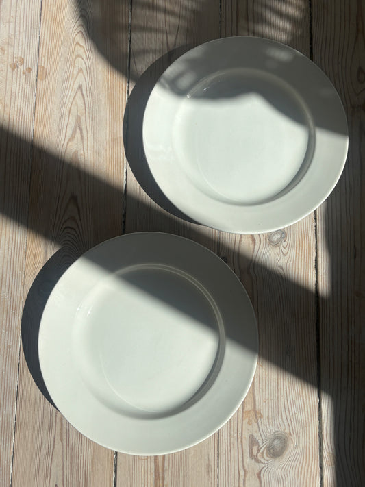 Cremefarvet middagstallerkner