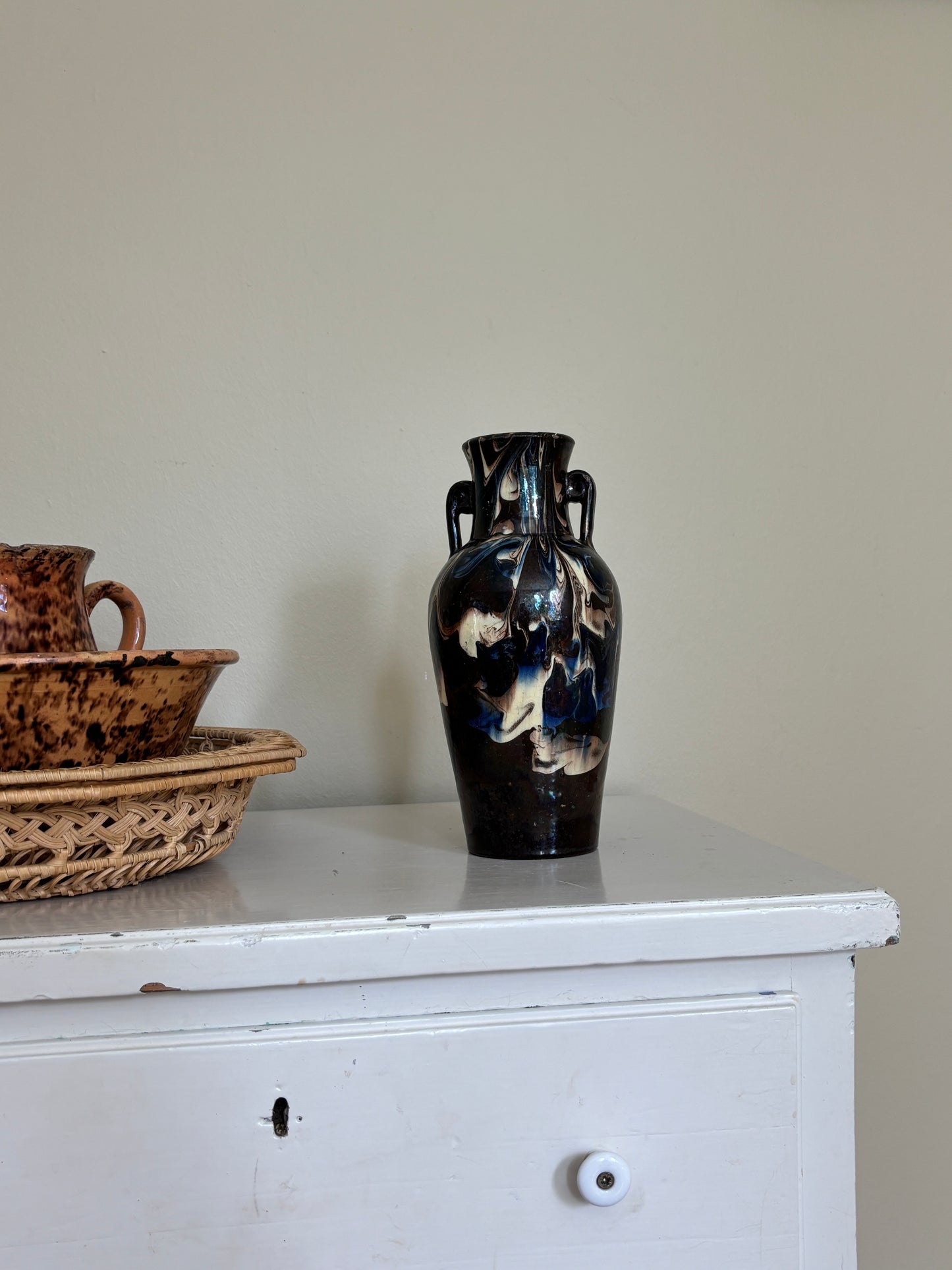 Keramik vase med håndtag