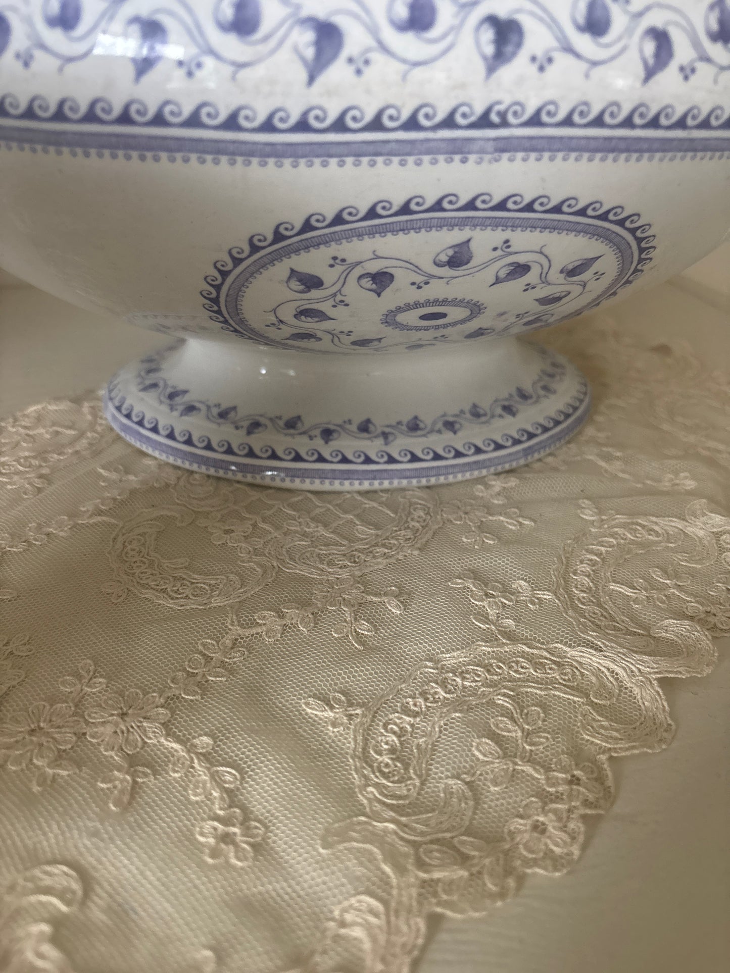 Smuk gammel terrin, lilla