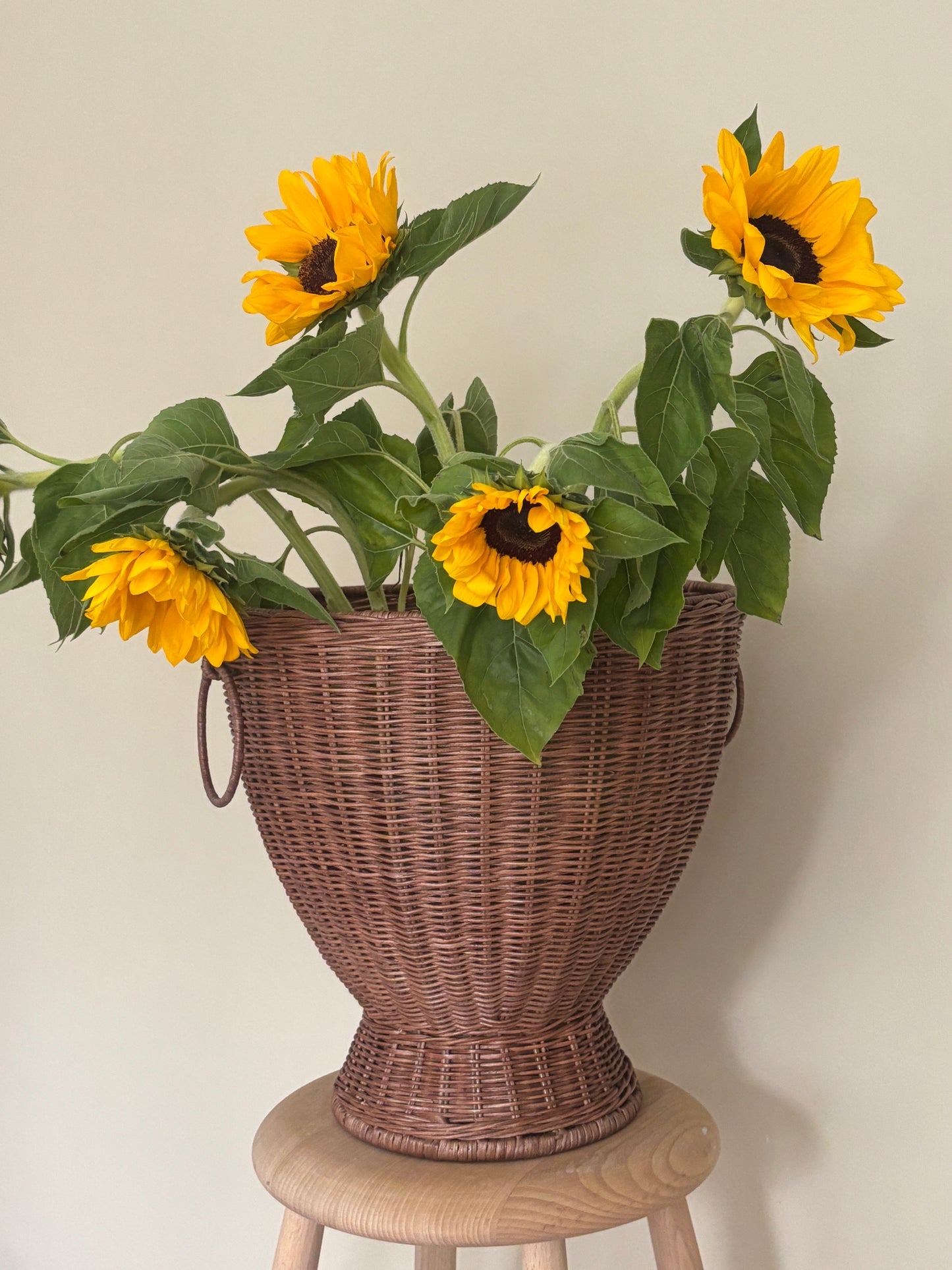 Stort brun rattan vase
