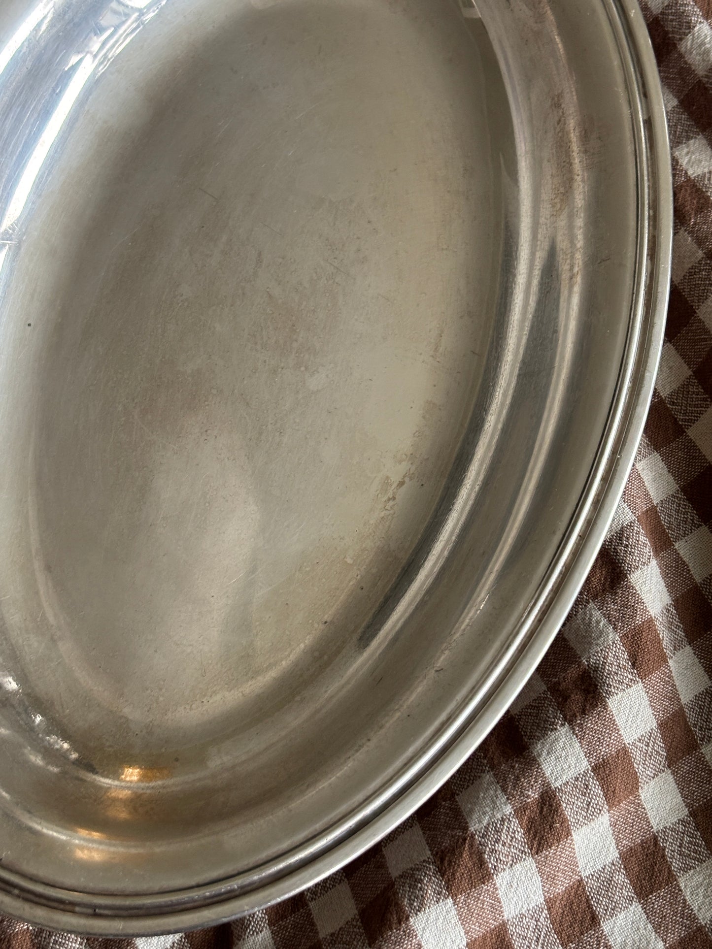Aflang skål i pletsølv