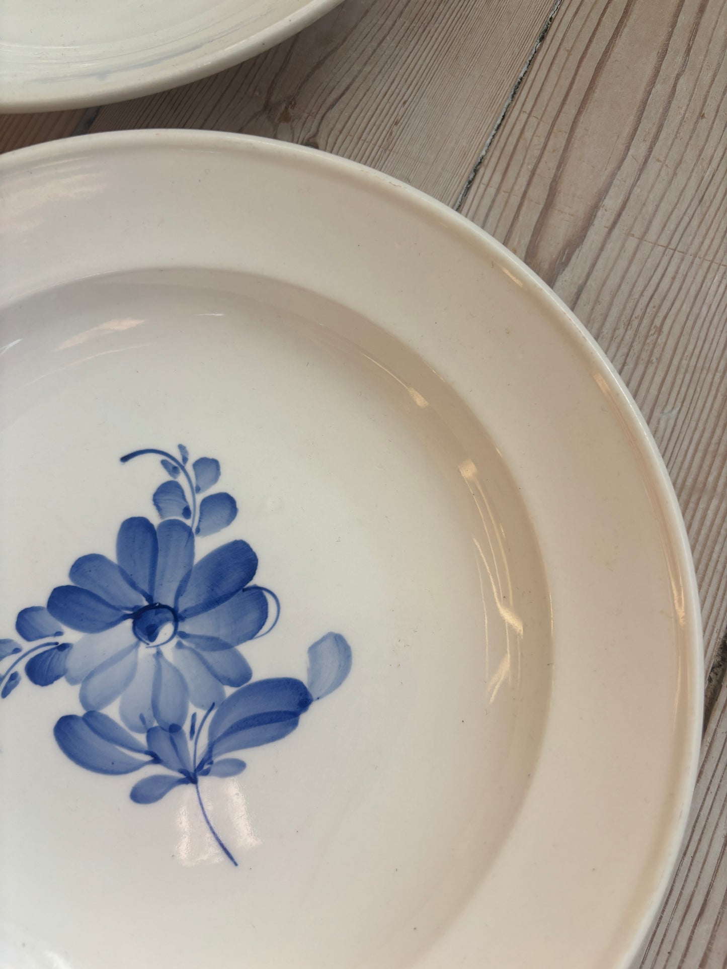 Dybe tallerkner mee blå blomst