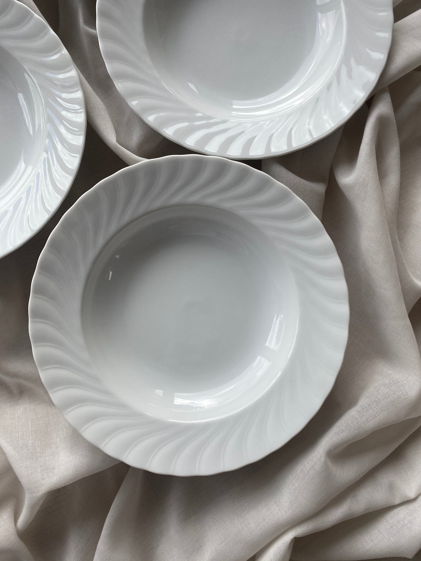 Tallerkner med swirlkant