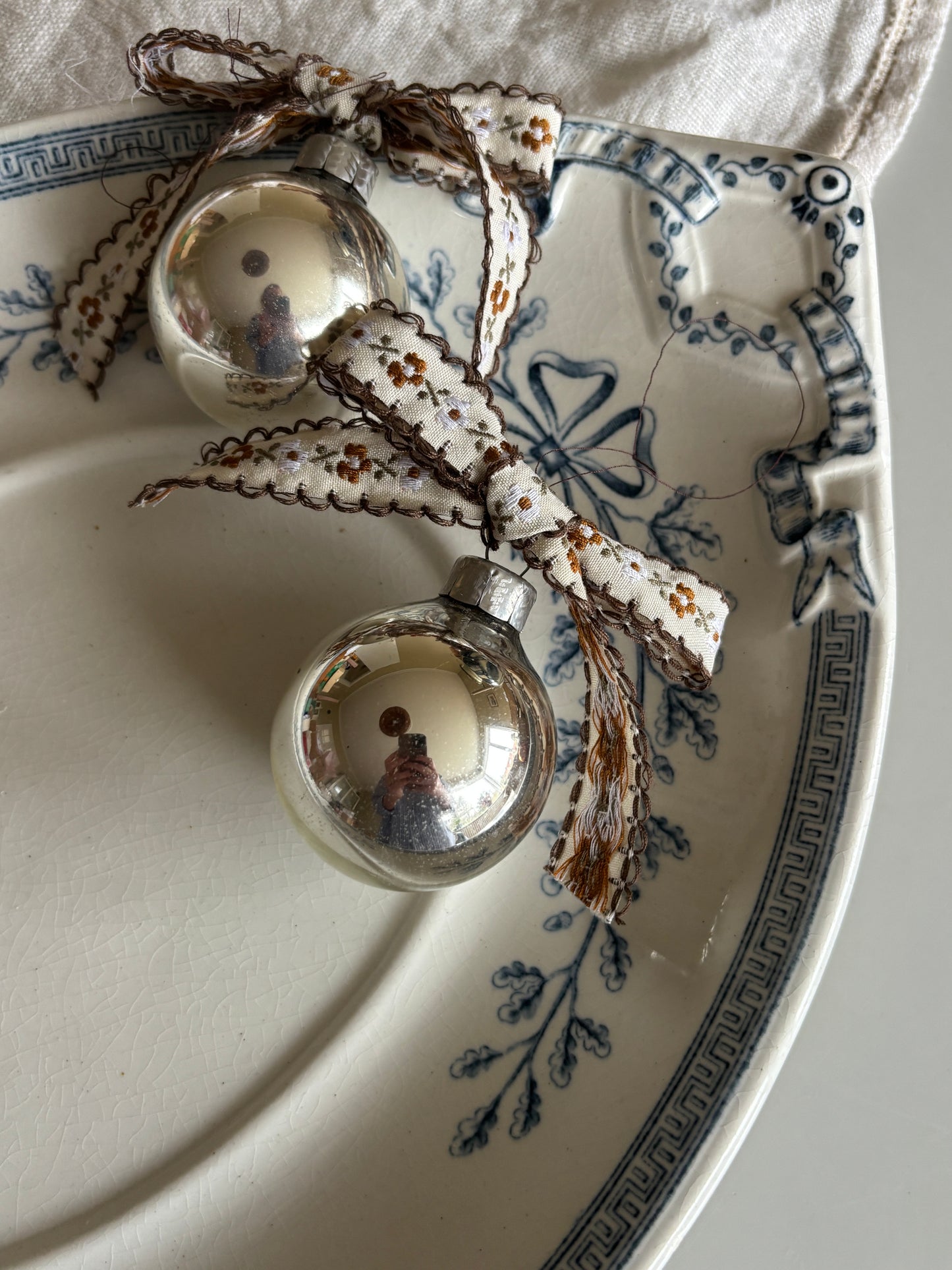 Julekugler med sløjfe