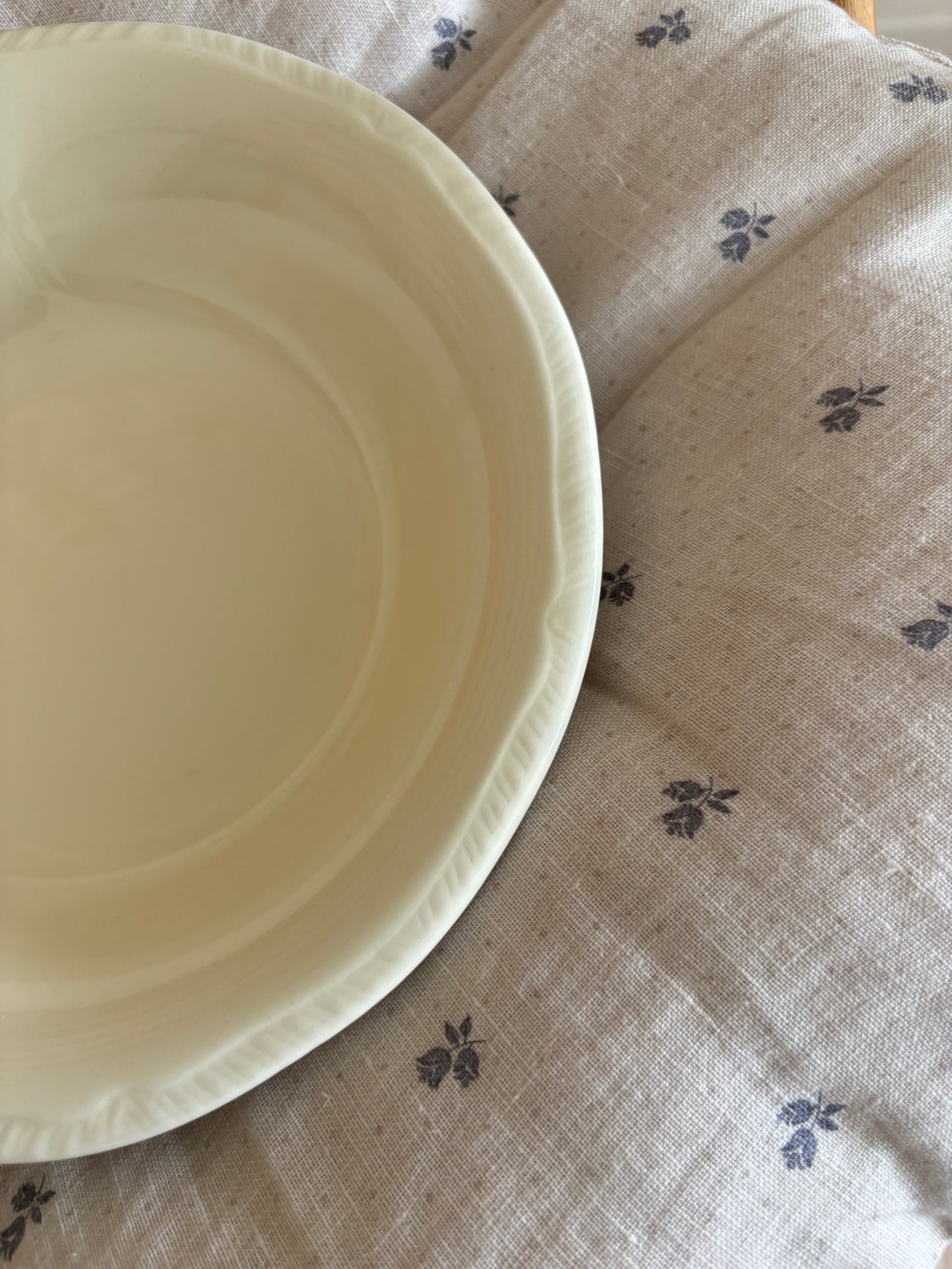 Engelsk cremefarvet skål