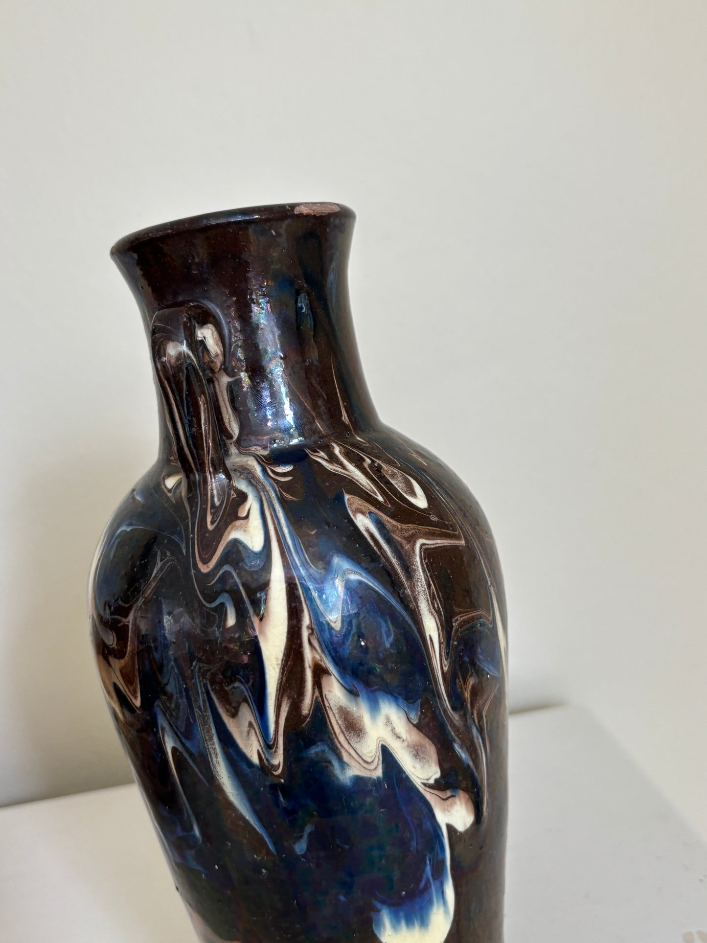 Keramik vase med håndtag