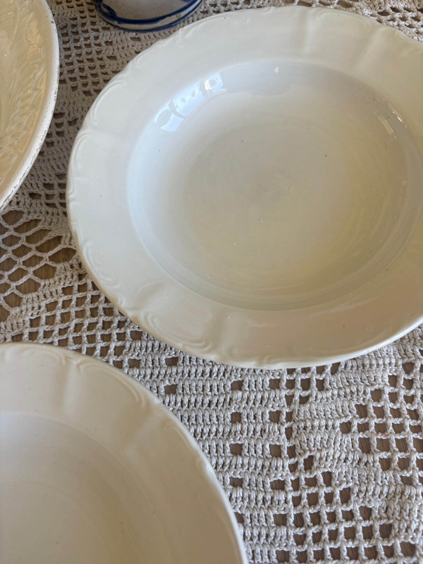 Dybe cremefarvet tallerkner