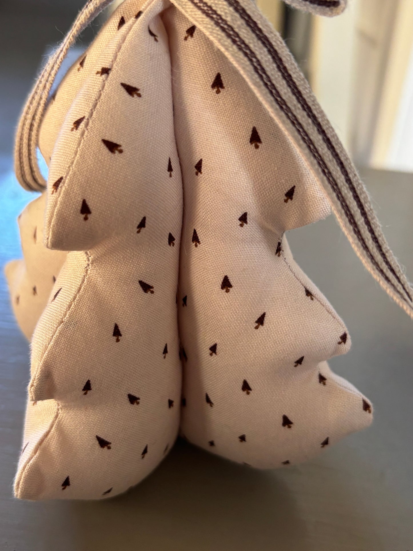 Håndlavet juletræ med sløjfe