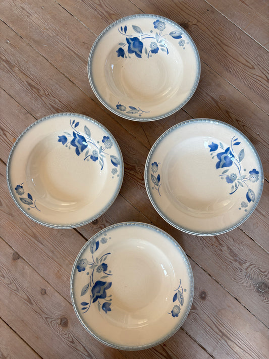 Fine dybe tallerkner