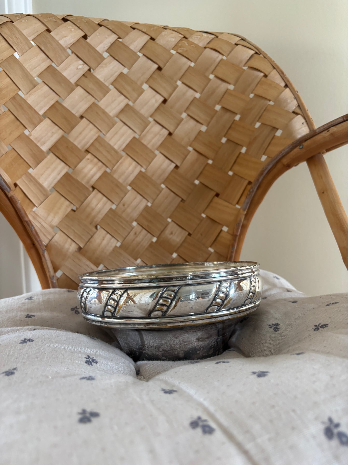 Smuk gammel skål i pletsølv