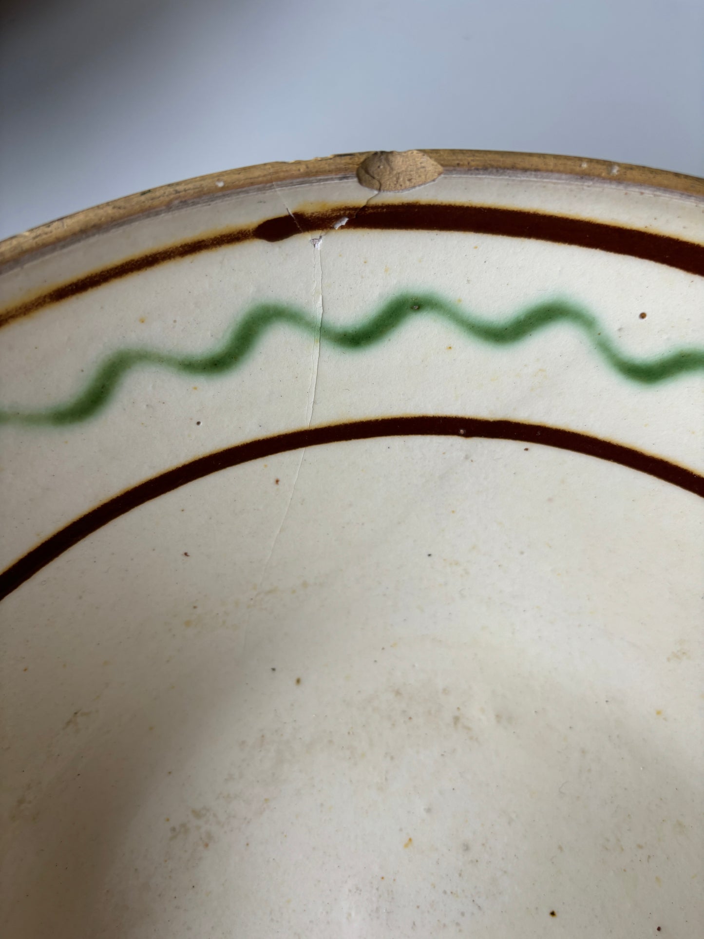 Gammel smuk ler skål