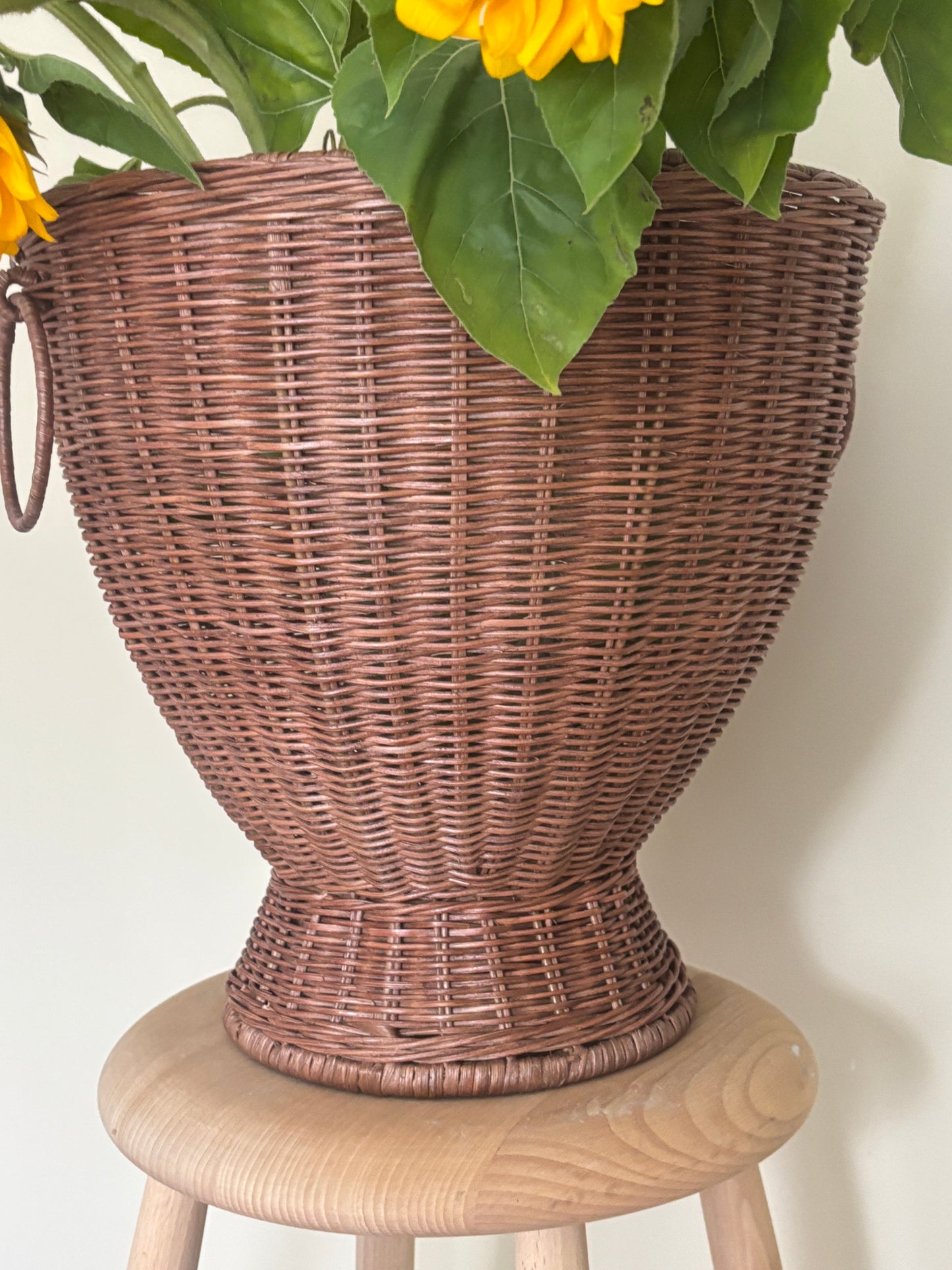 Stort brun rattan vase