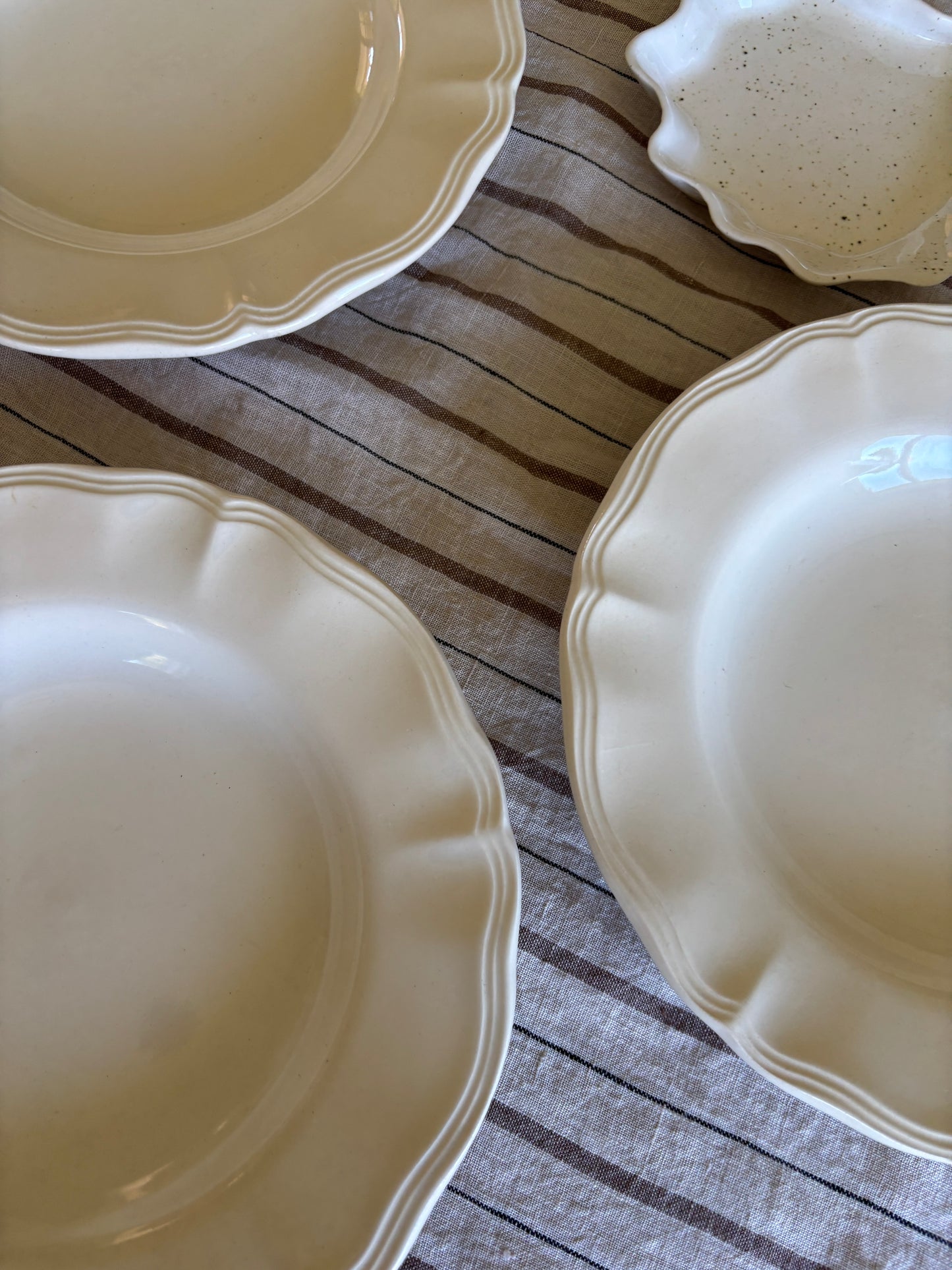 Dybe franske tallerkner