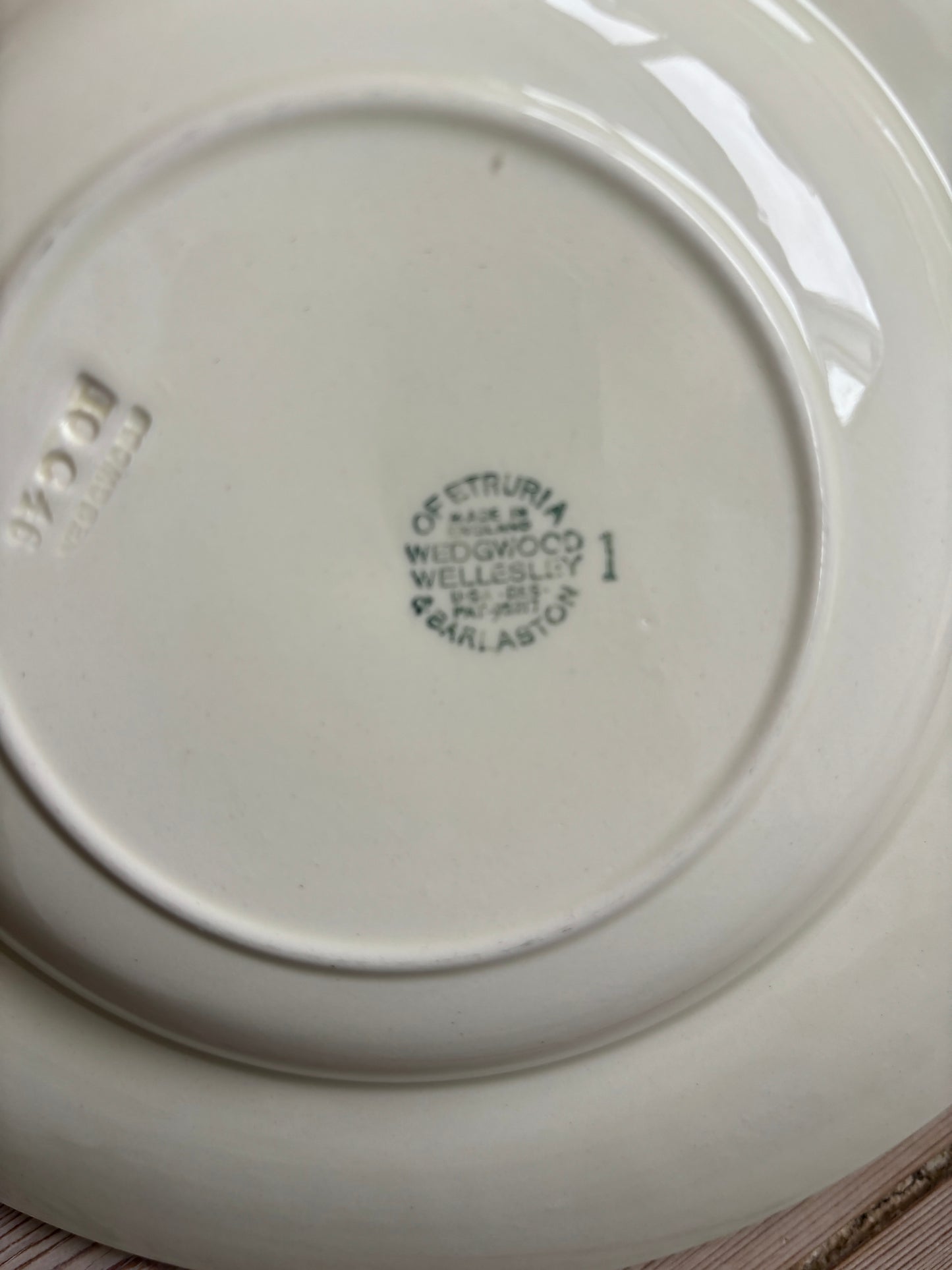 Cremefarvet engelske tallerkner