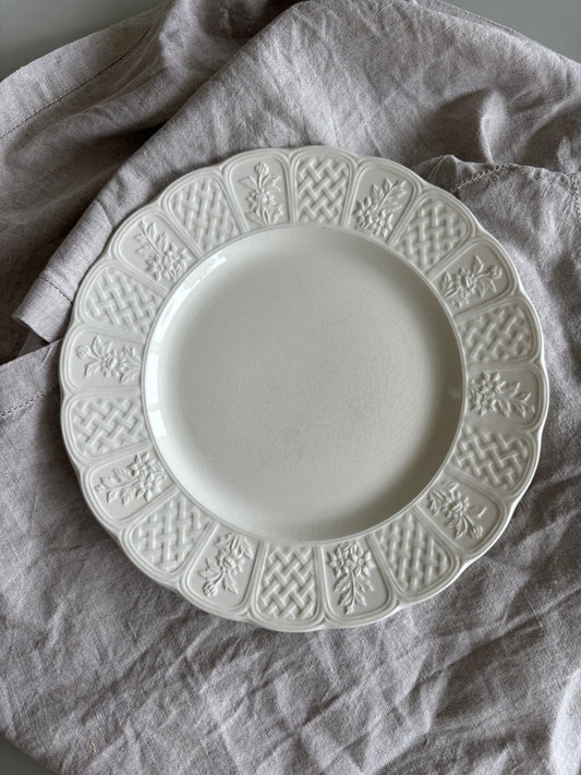 Engelsk cremefarvet platte