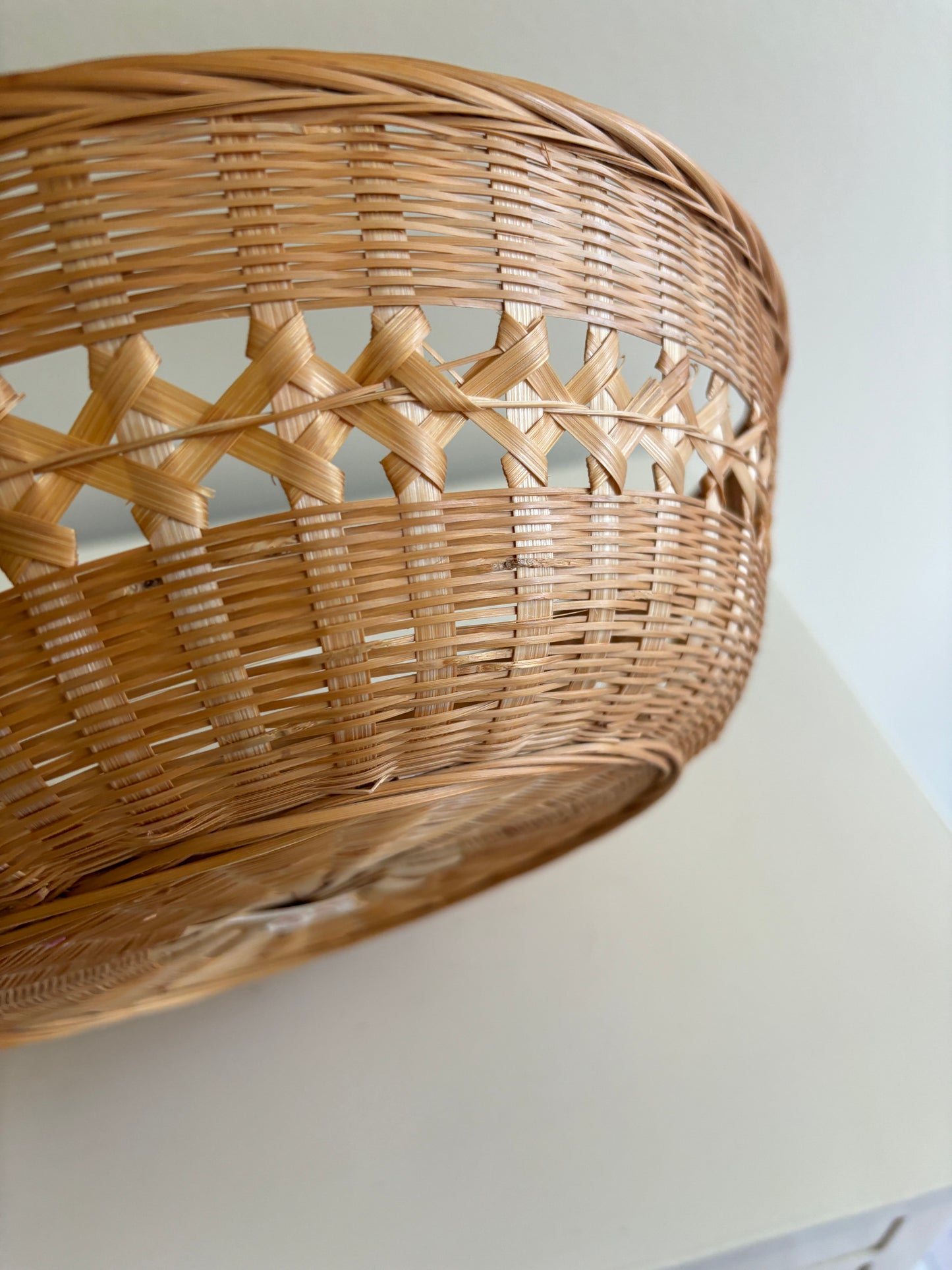 Stor flettet brødkurv