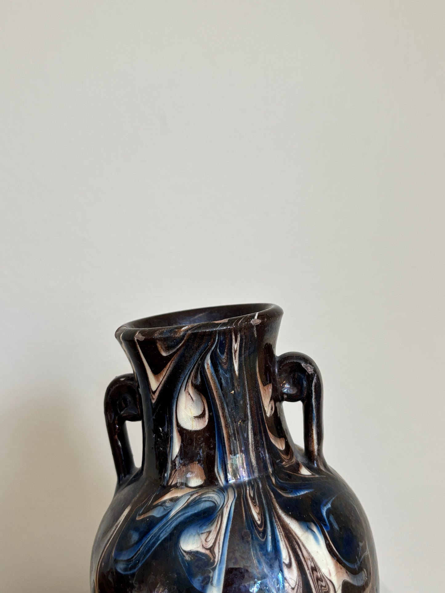 Keramik vase med håndtag