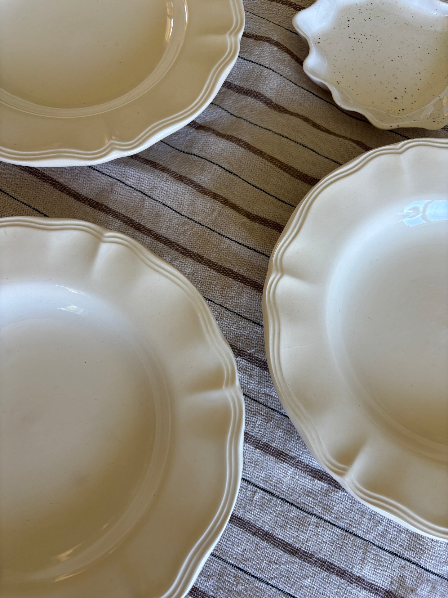 Dybe franske tallerkner