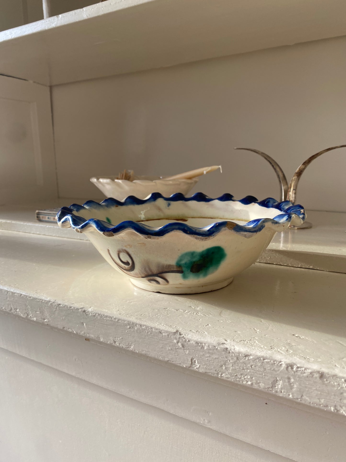 Gammel keramik skål, blå/creme glasur