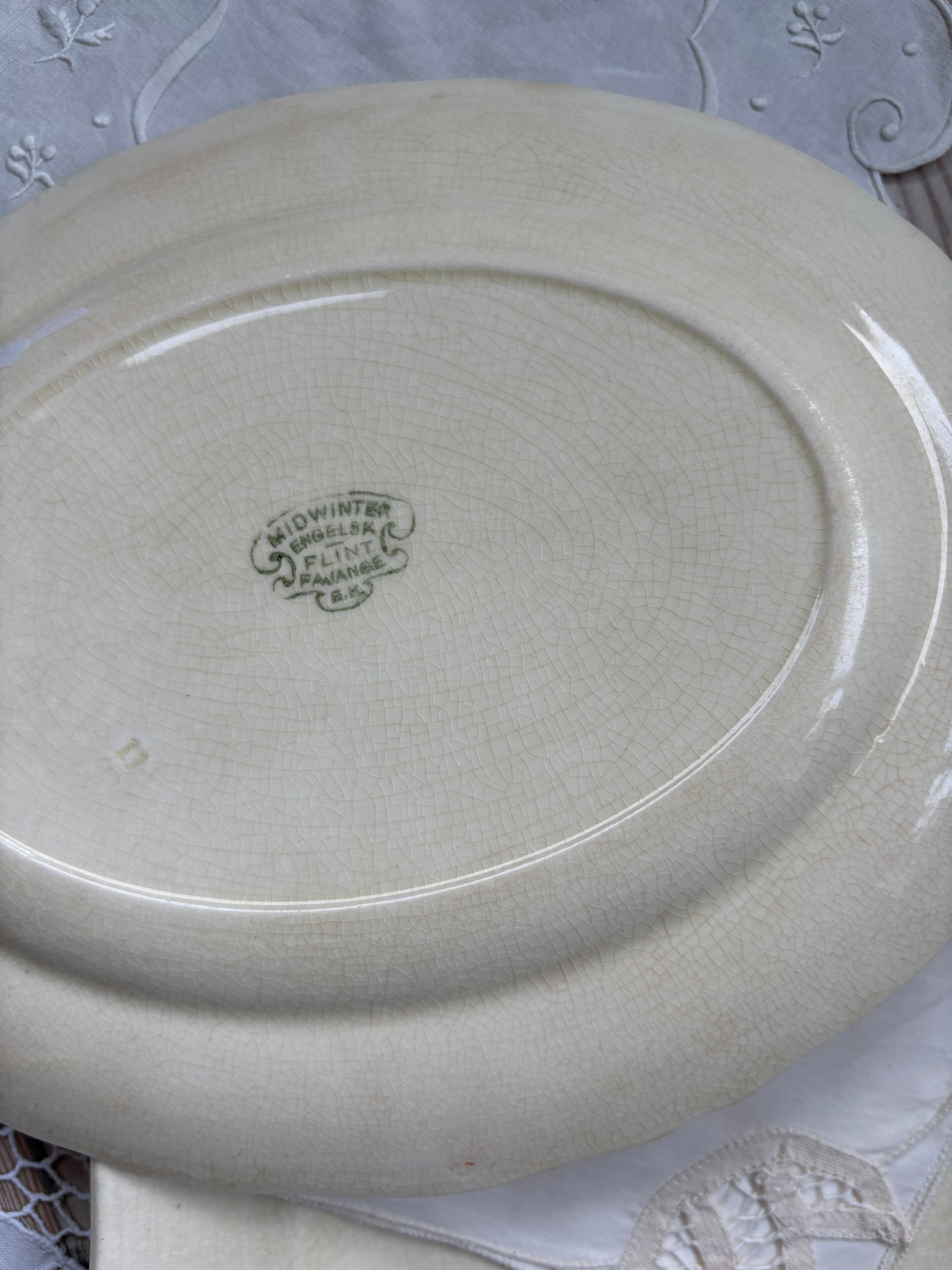 Antikke cremefarvet fade
