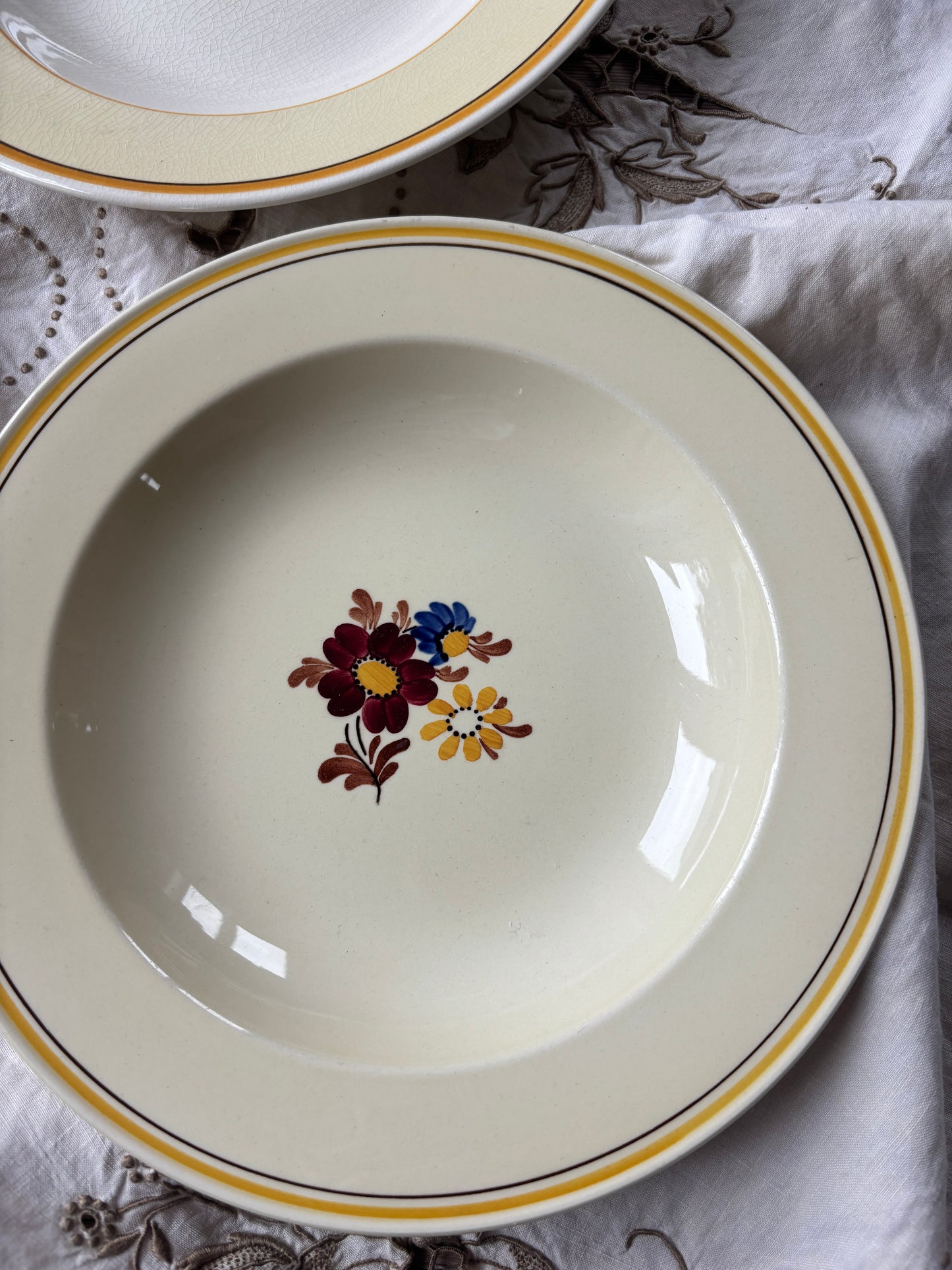 Gule dybe tallerkner