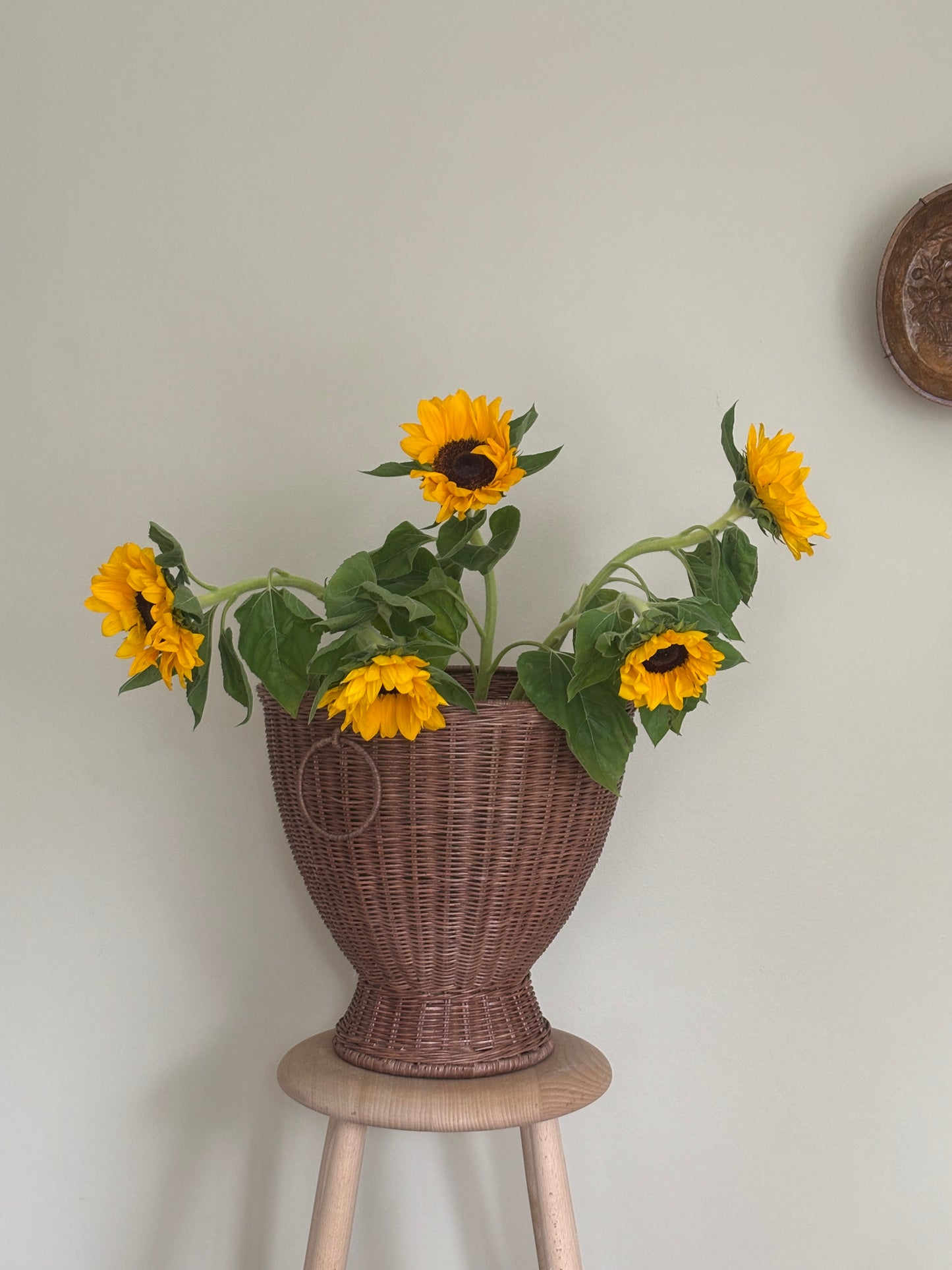 Stort brun rattan vase