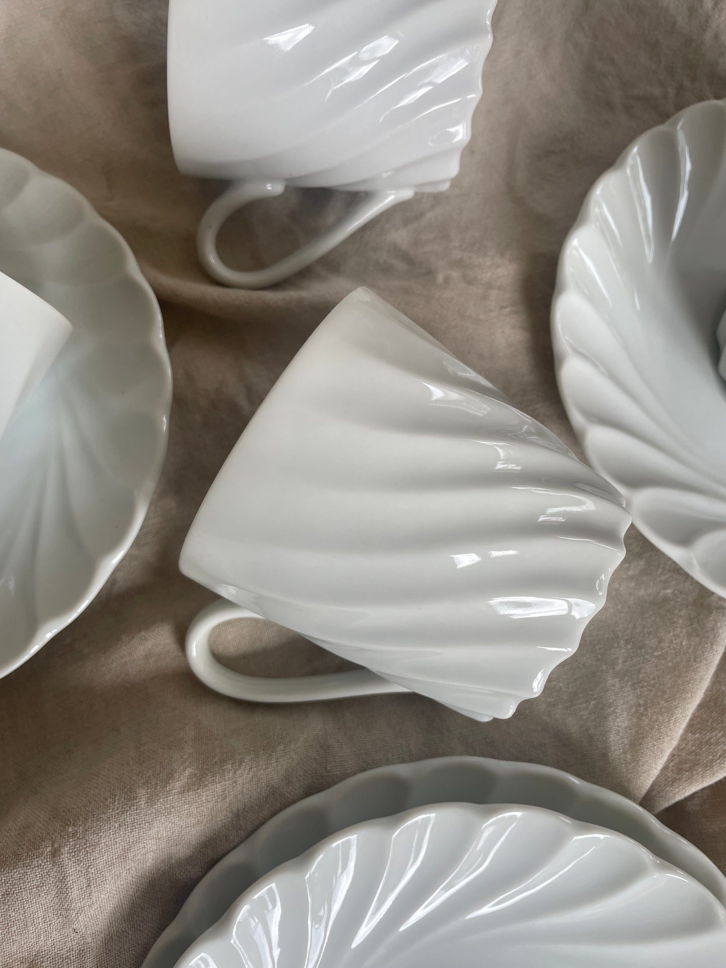Kaffekop med underkop i swirl