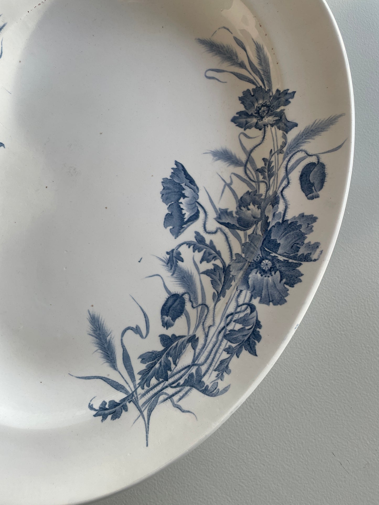 Fajance fad med markblomster