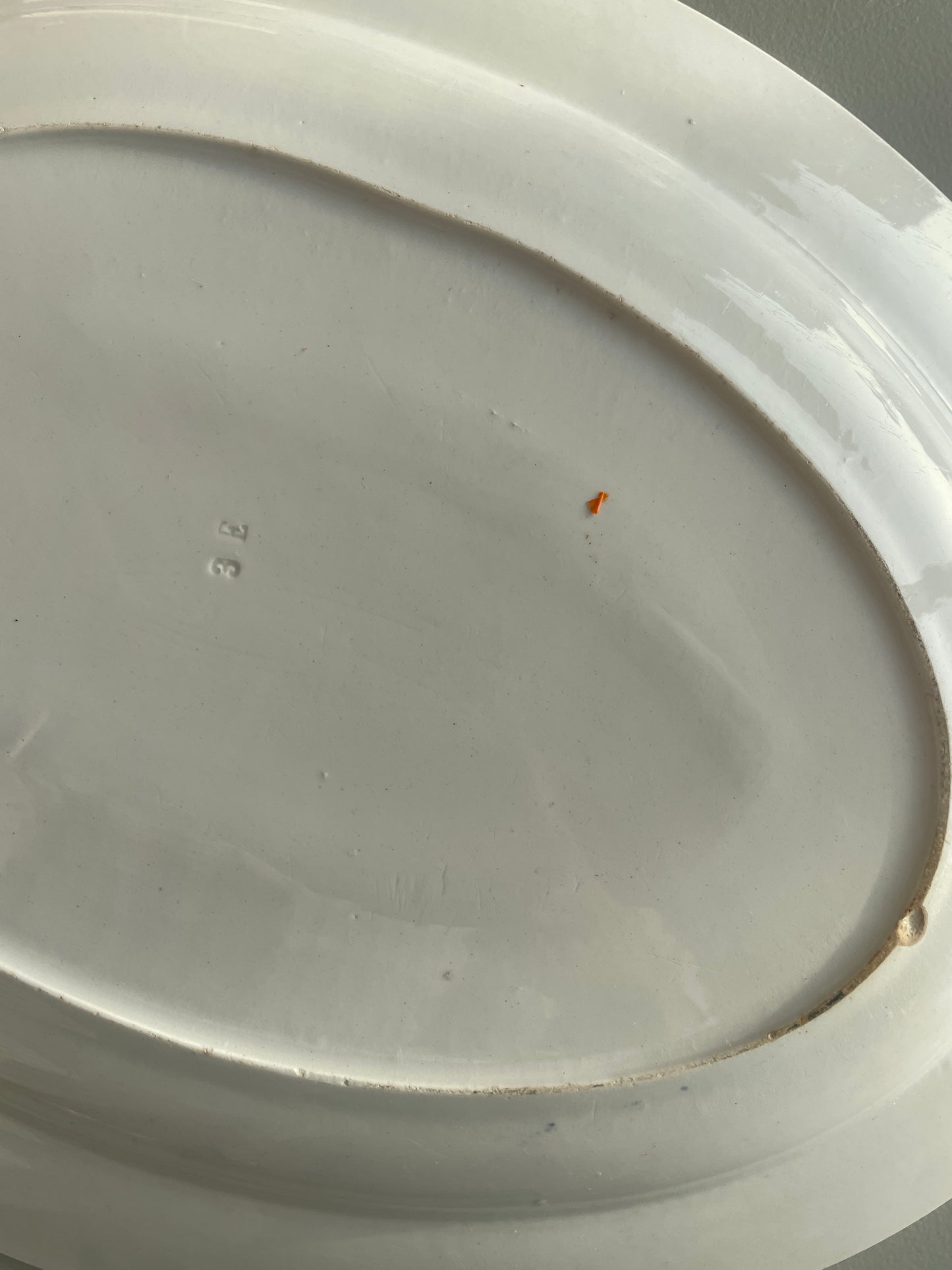 Fajance fad med markblomster