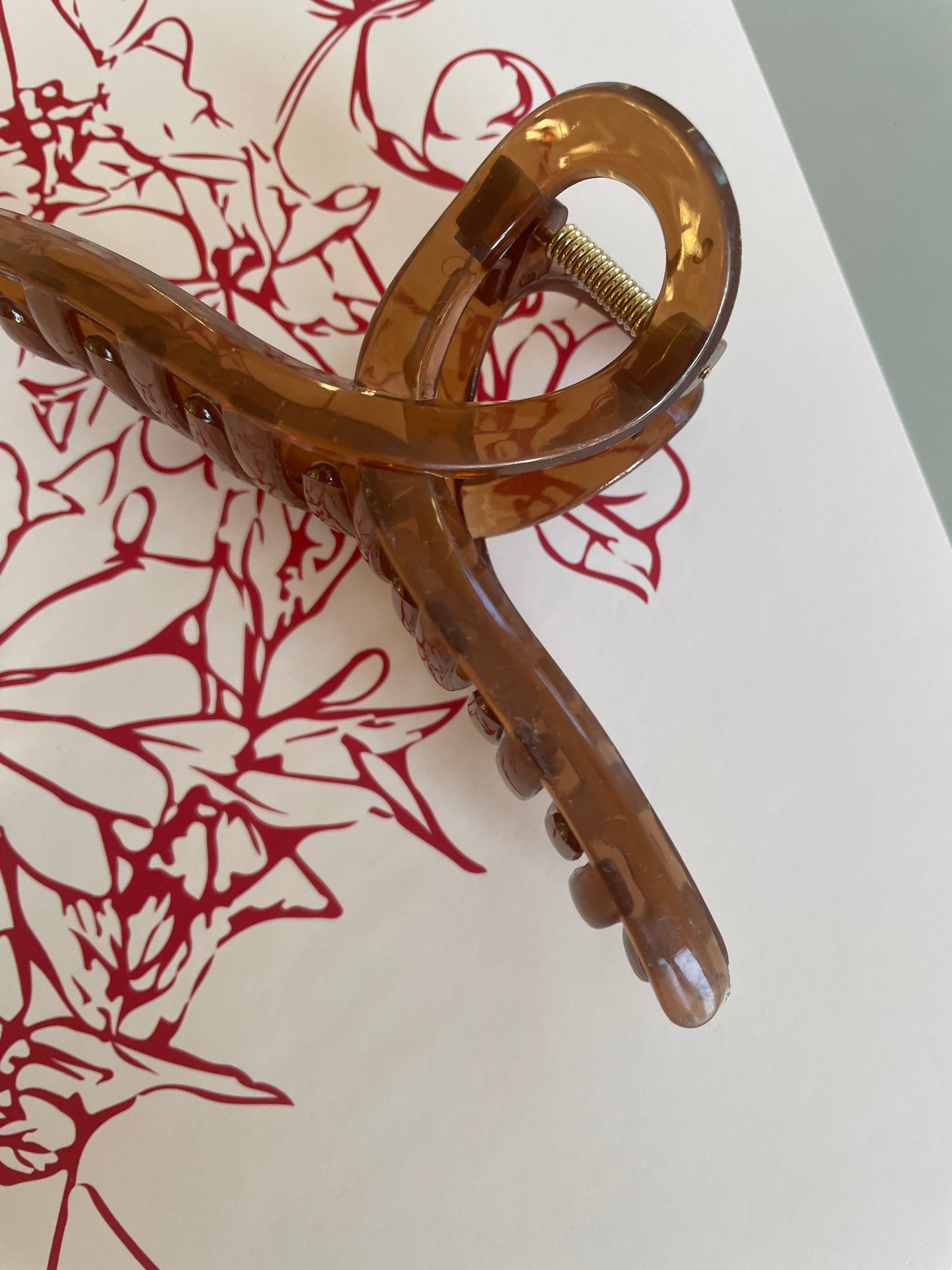 Fin enkel hårklemme i lys brun