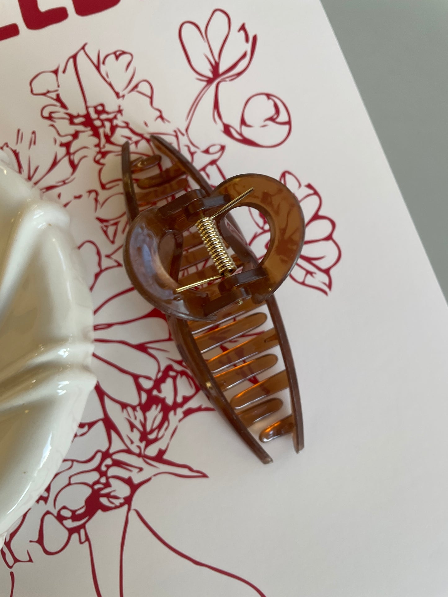 Fin enkel hårklemme i lys brun